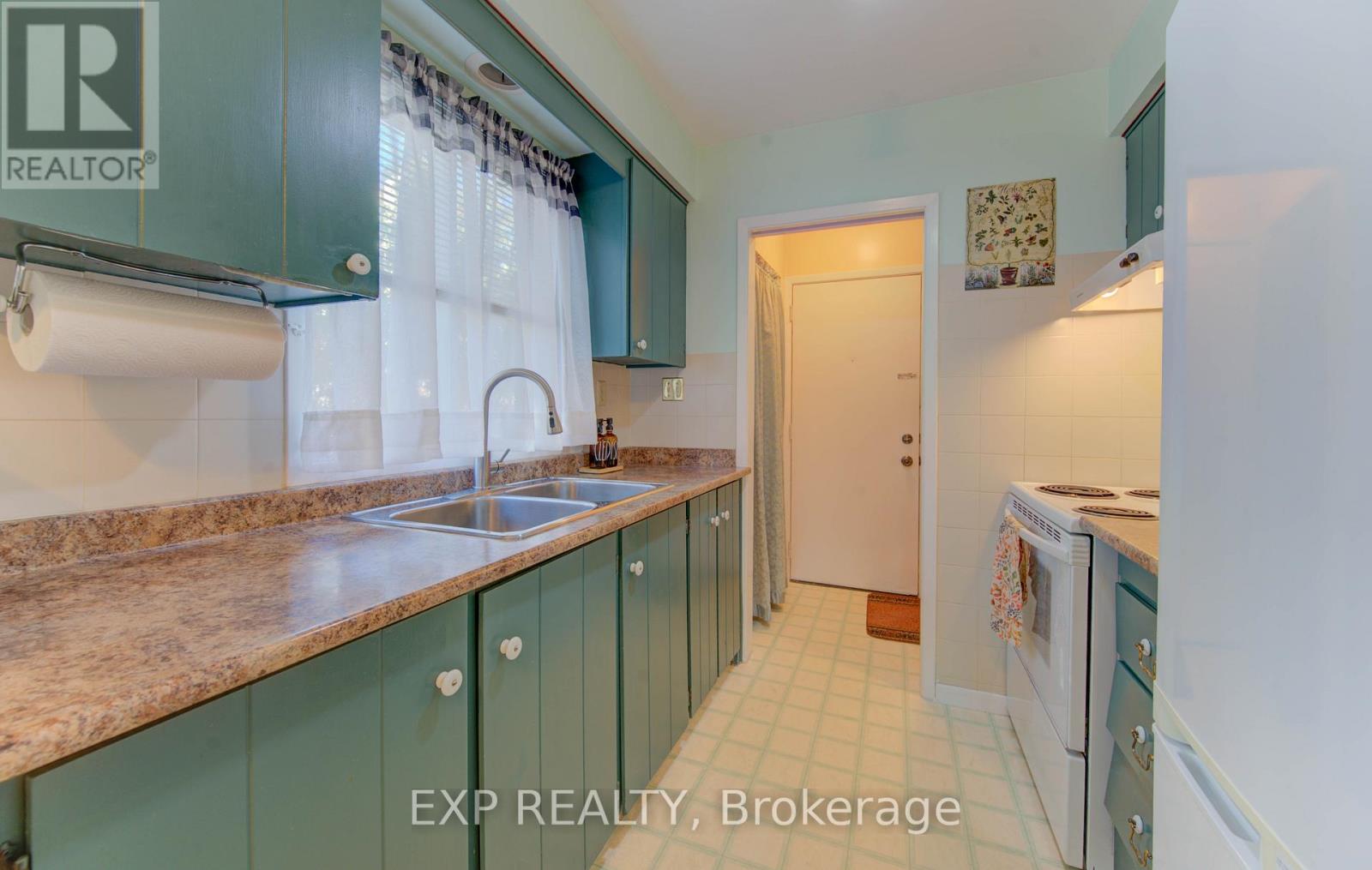 92 Halifax Drive, Kitchener, Ontario  N2B 3K7 - Photo 16 - X12486022