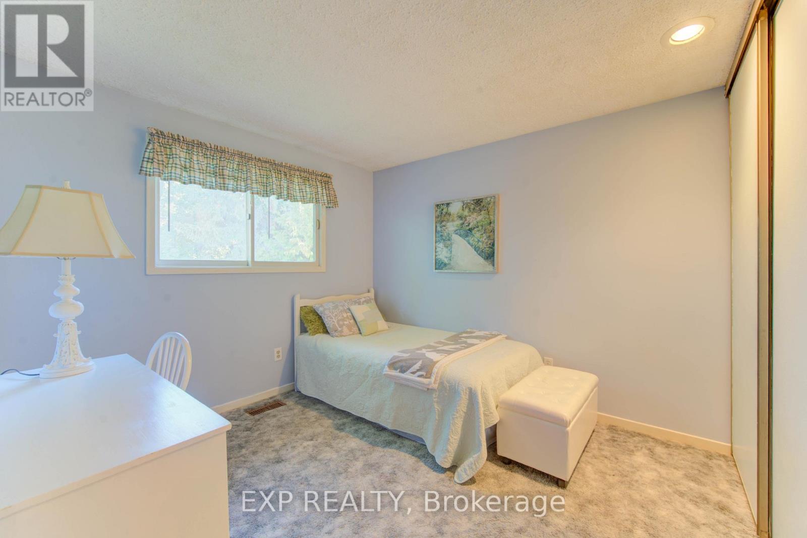 92 Halifax Drive, Kitchener, Ontario  N2B 3K7 - Photo 29 - X12486022