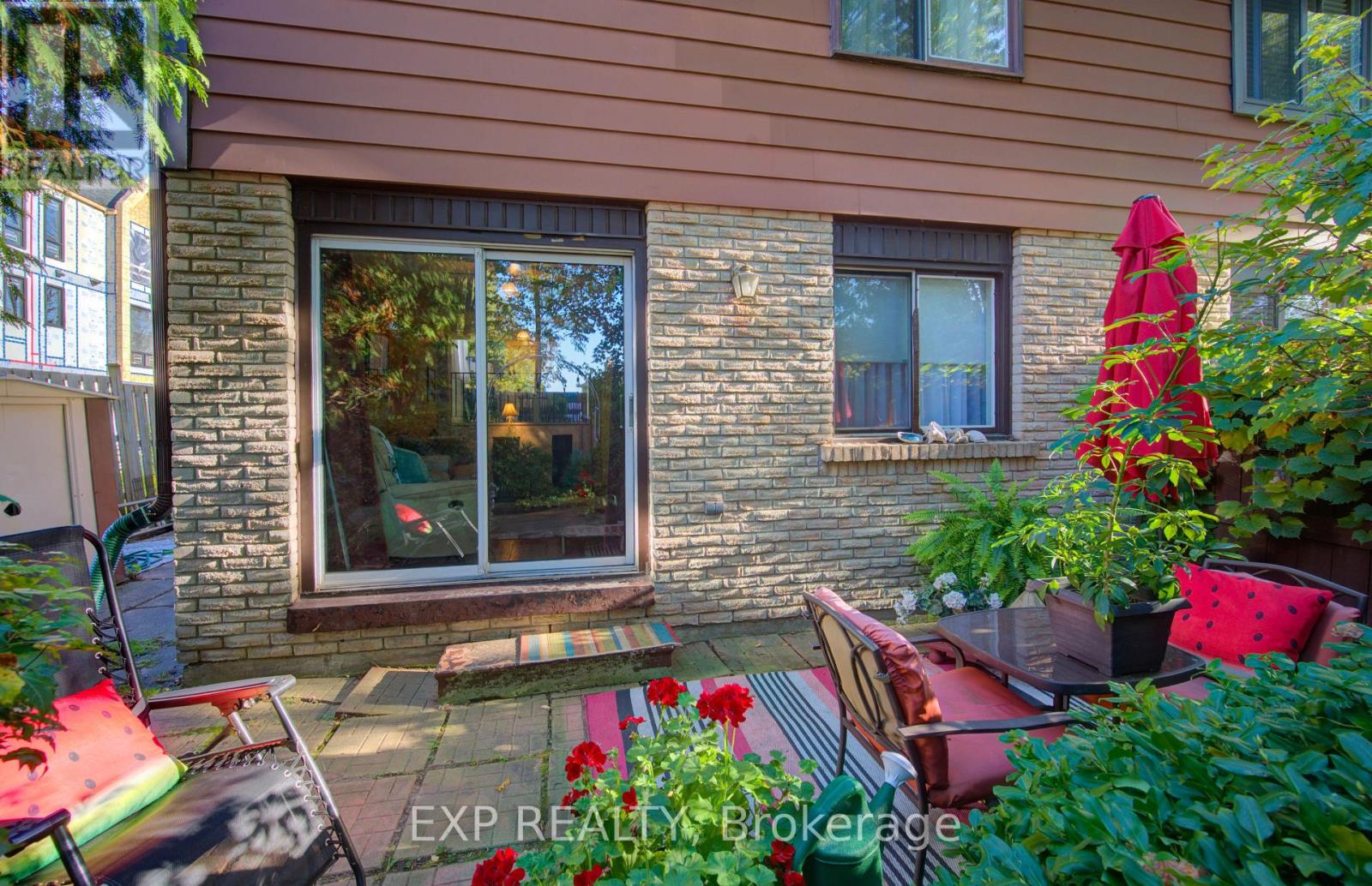 92 Halifax Drive, Kitchener, Ontario  N2B 3K7 - Photo 38 - X12486022