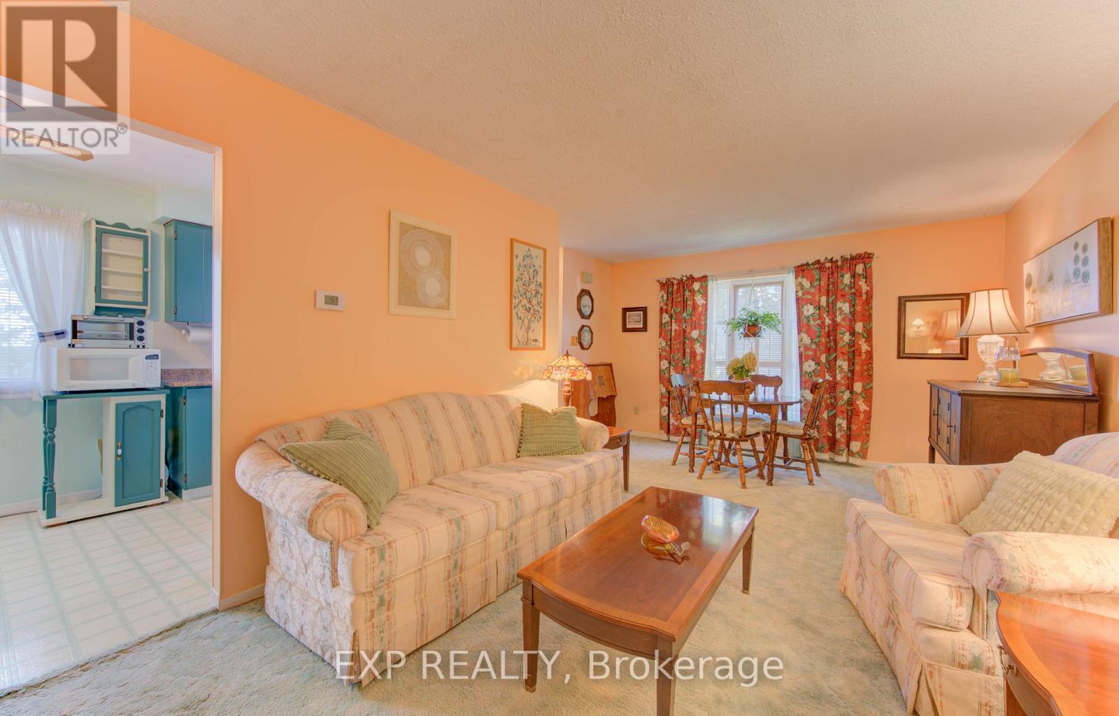 92 Halifax Drive, Kitchener, Ontario  N2B 3K7 - Photo 6 - X12486022