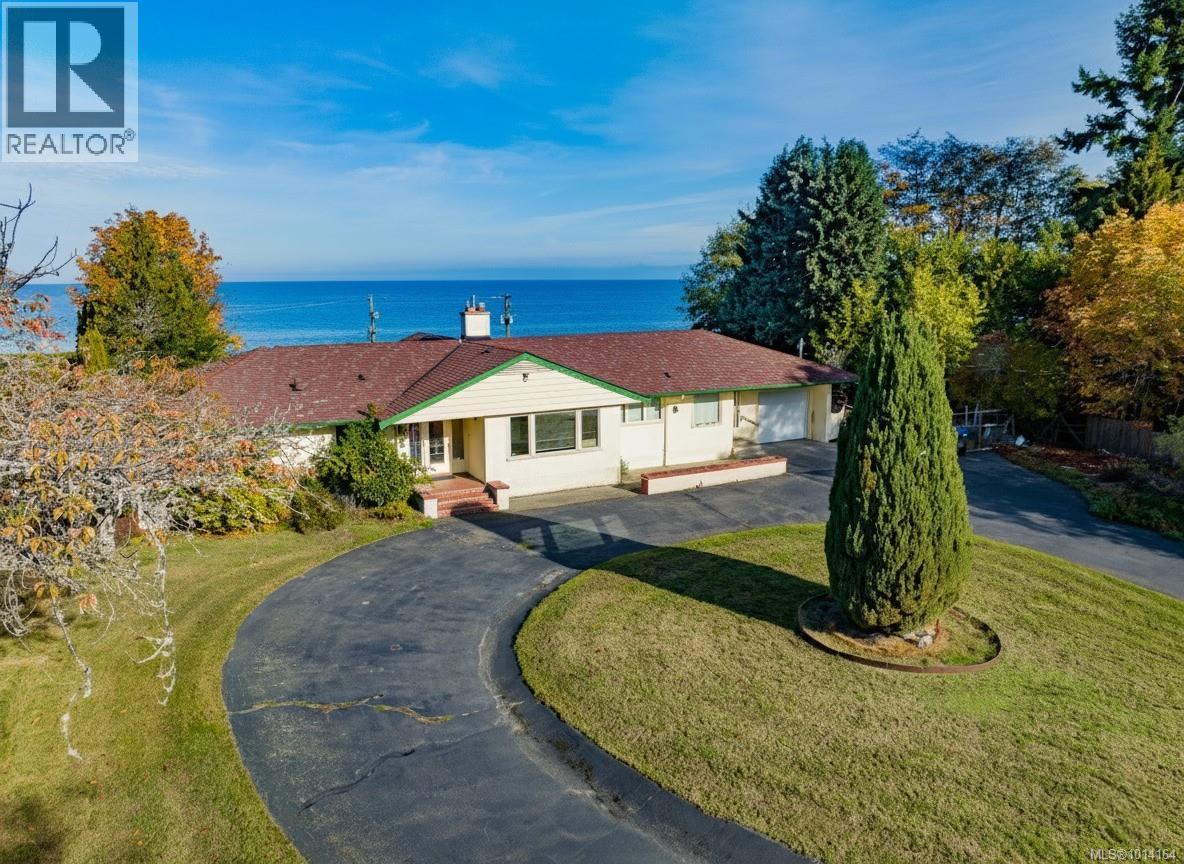 441 Memorial Ave, Qualicum Beach, British Columbia