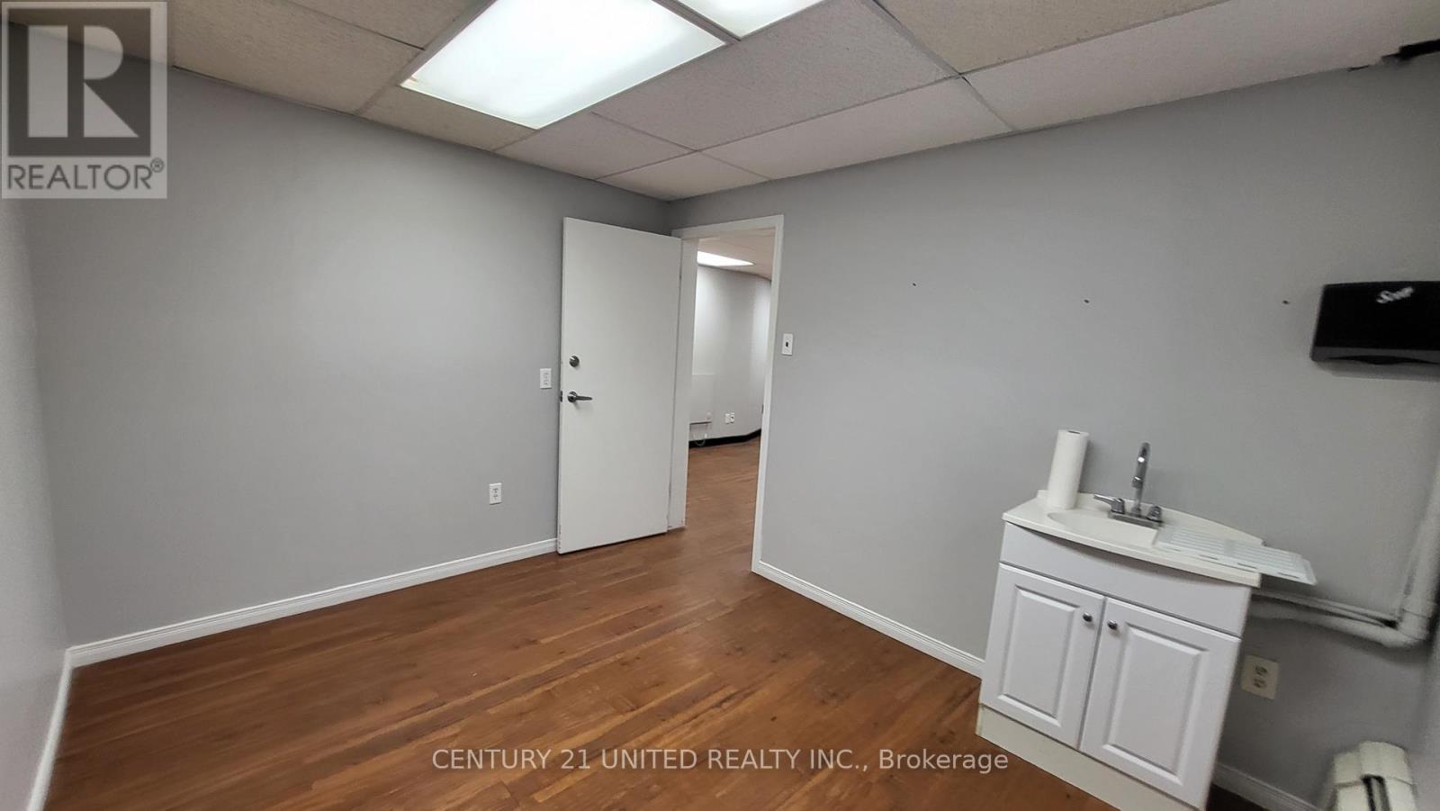 80 Hunter Street E, Peterborough, Ontario K9H 1G5 - Photo 17 - X12486149