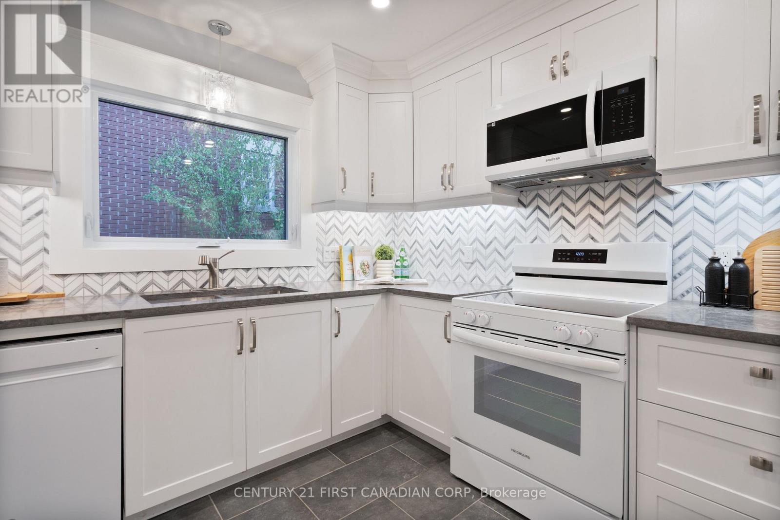 46 Victor Street, London South, Ontario  N6C 1B7 - Photo 6 - X12486134