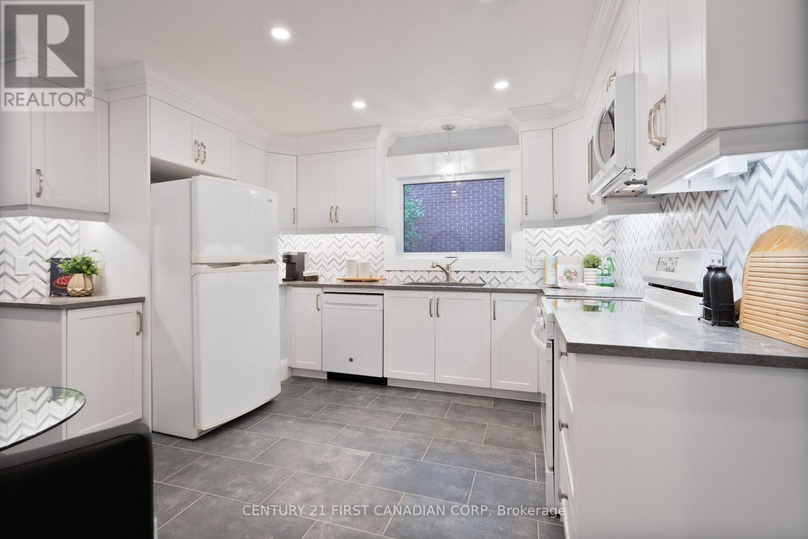 46 Victor Street, London South, Ontario  N6C 1B7 - Photo 7 - X12486134