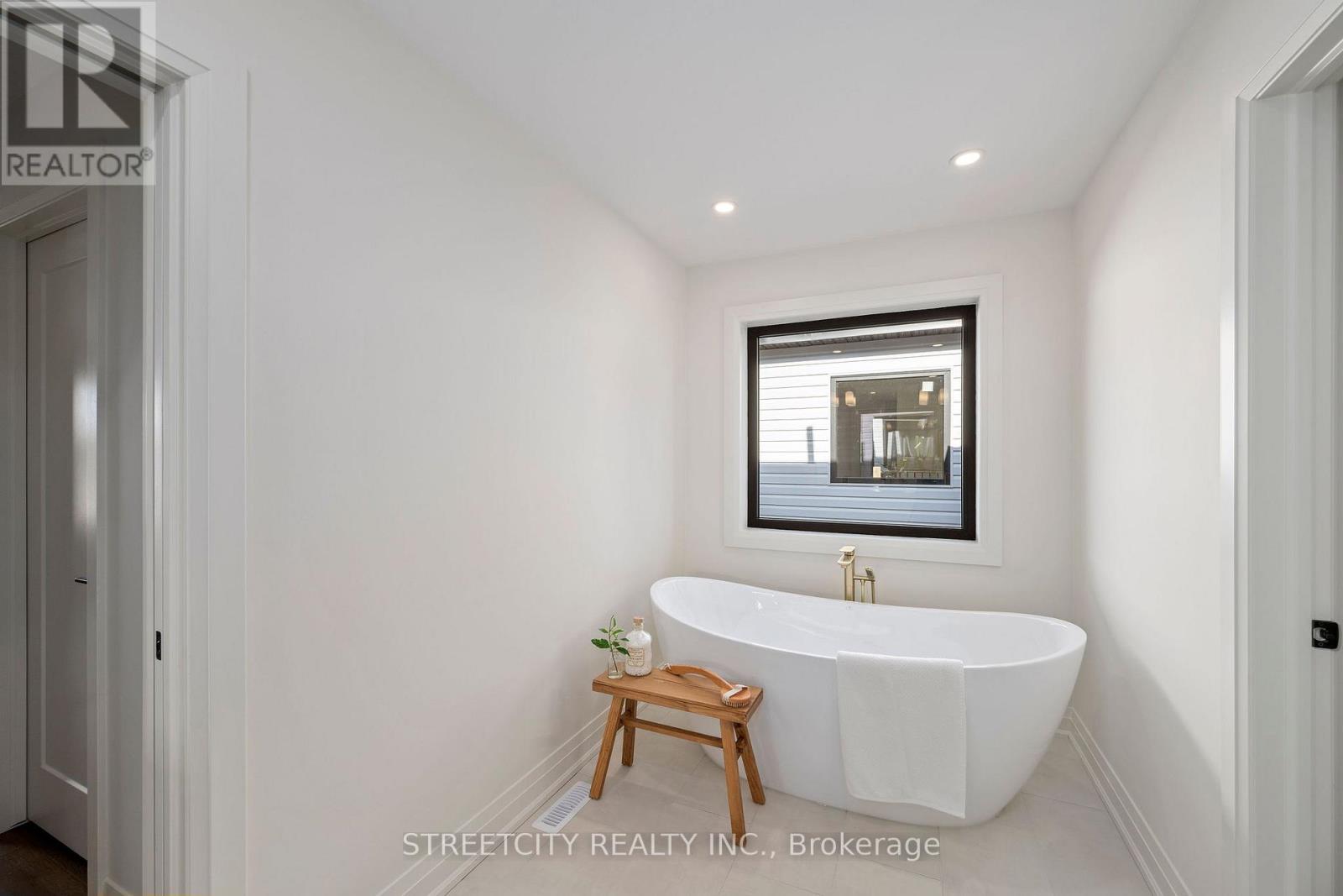 6354 Old Garrison Boulevard, London South, Ontario  N6P 0H3 - Photo 26 - X12486151