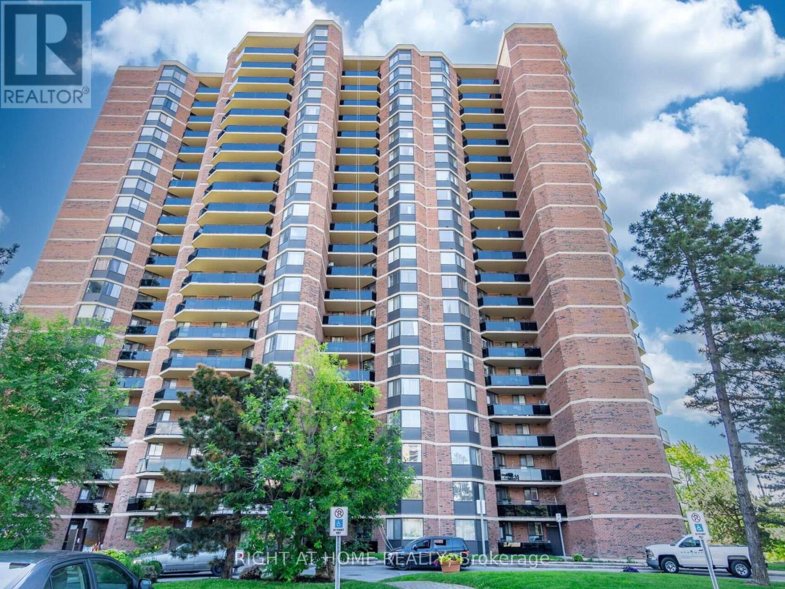 305 - 234 ALBION ROAD, Toronto, Ontario