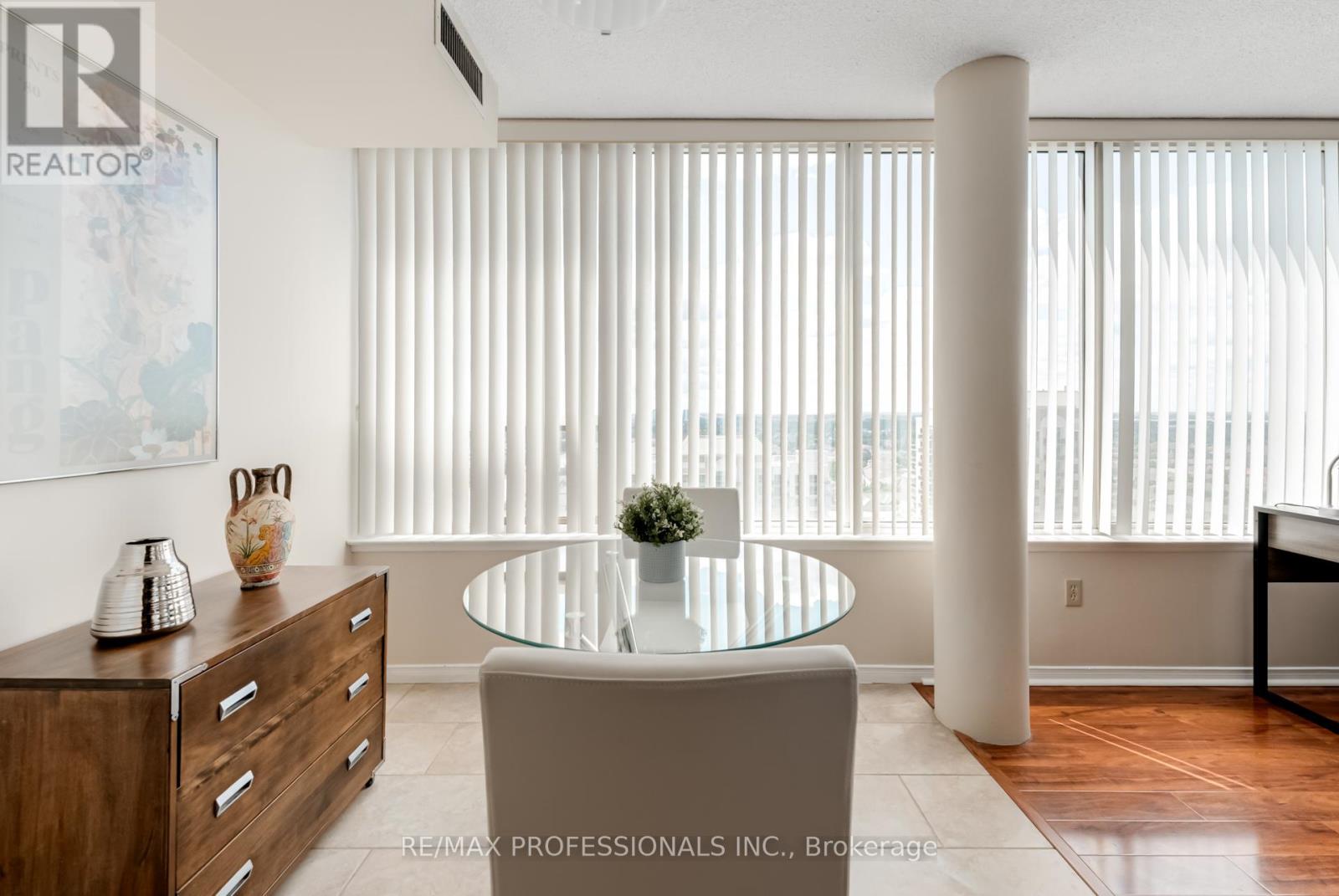 1703 - 700 Constellation Drive, Mississauga, Ontario  L5R 3G8 - Photo 14 - W12486071