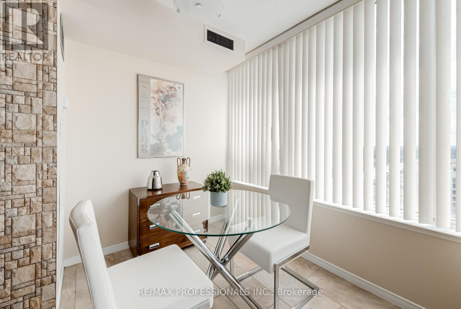 1703 - 700 Constellation Drive, Mississauga, Ontario  L5R 3G8 - Photo 15 - W12486071