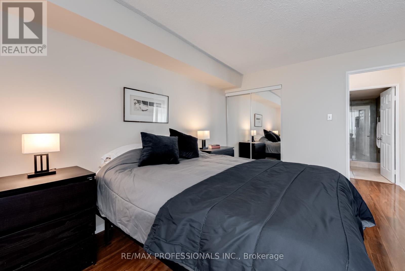 1703 - 700 Constellation Drive, Mississauga, Ontario  L5R 3G8 - Photo 18 - W12486071