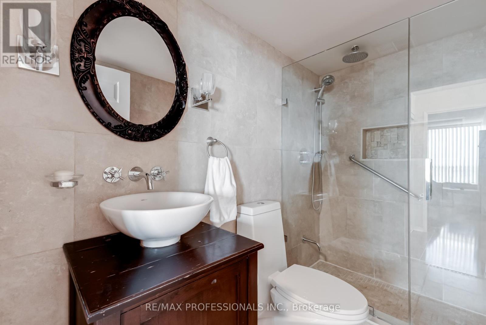 1703 - 700 Constellation Drive, Mississauga, Ontario  L5R 3G8 - Photo 19 - W12486071