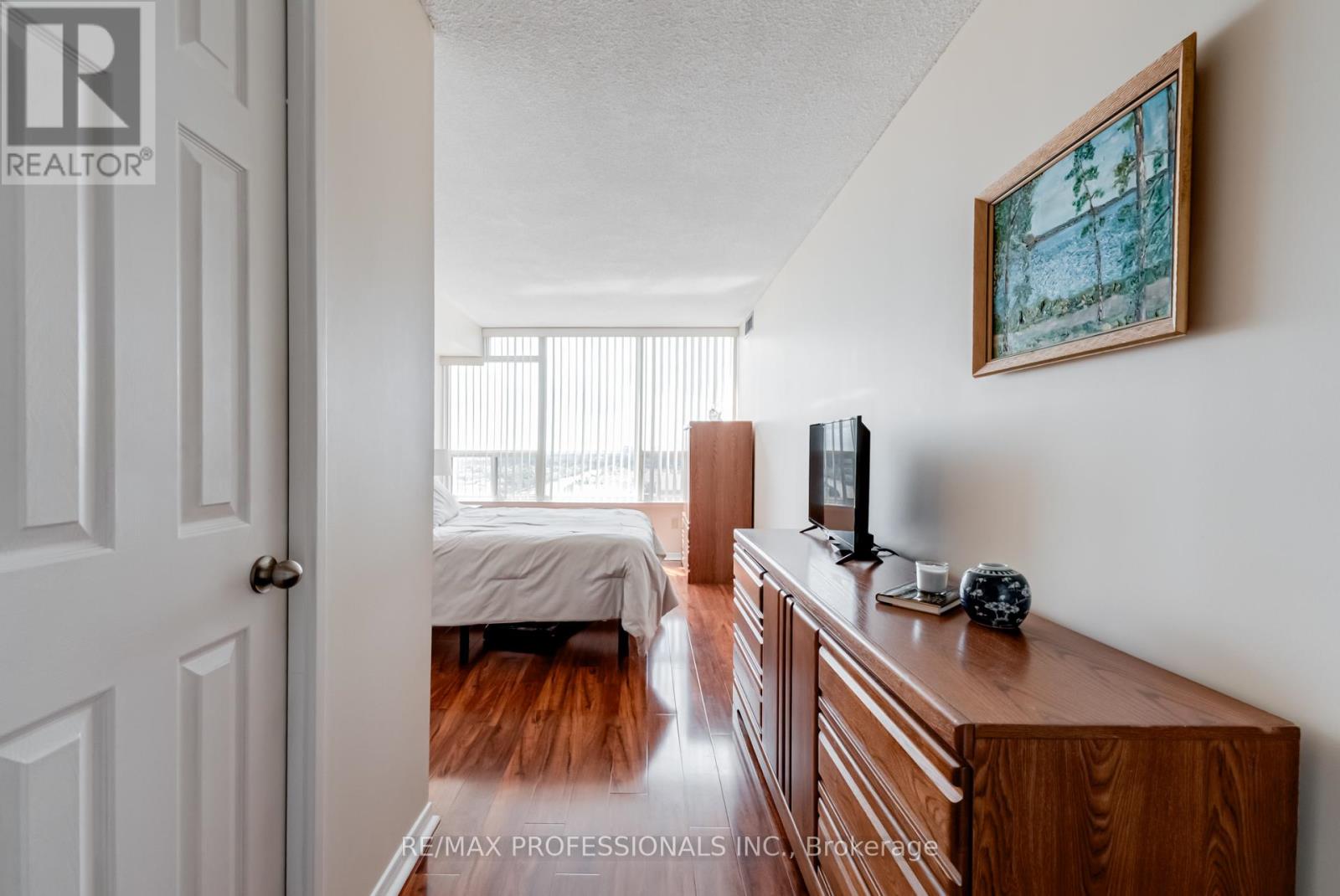 1703 - 700 Constellation Drive, Mississauga, Ontario  L5R 3G8 - Photo 21 - W12486071