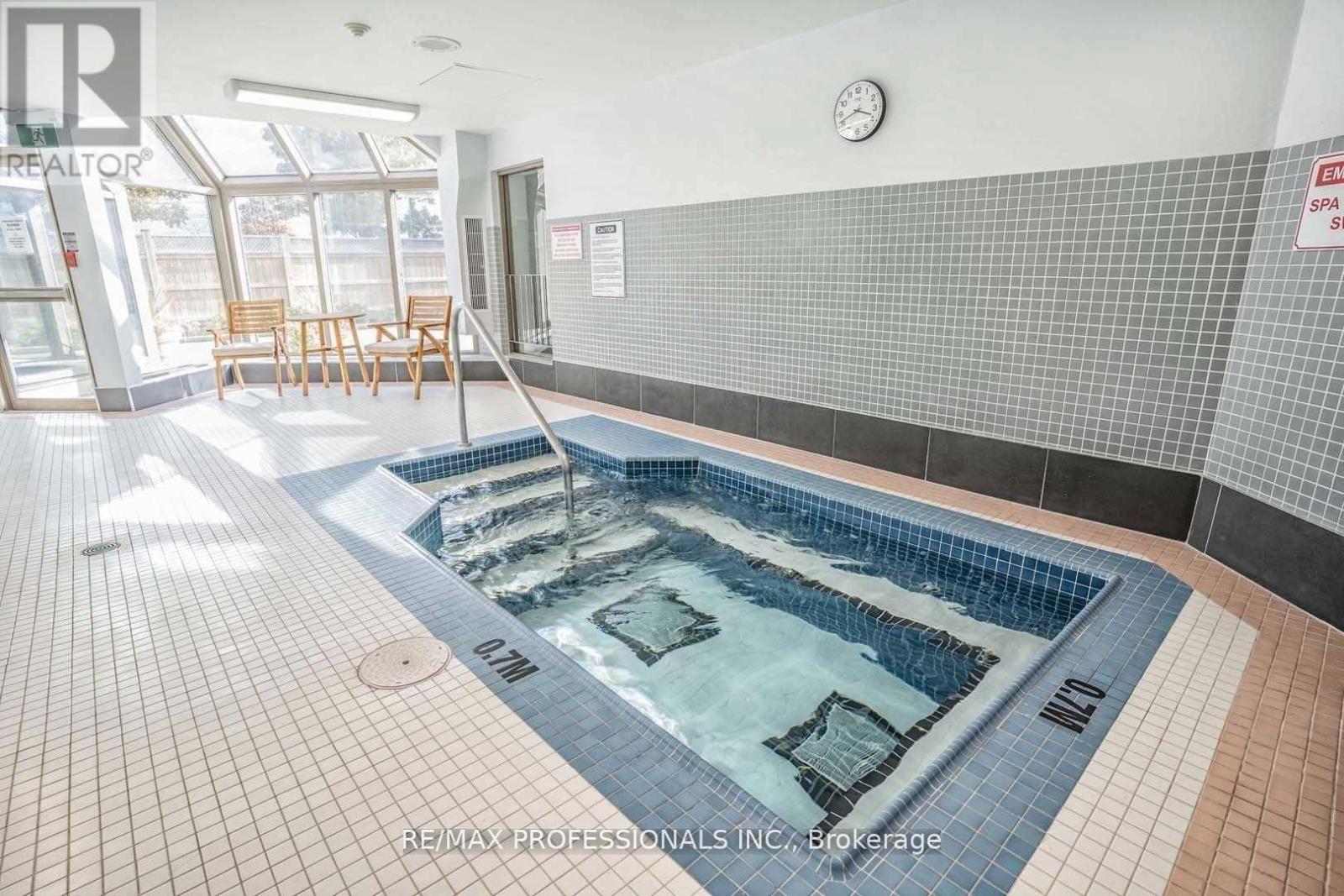 1703 - 700 Constellation Drive, Mississauga, Ontario  L5R 3G8 - Photo 37 - W12486071