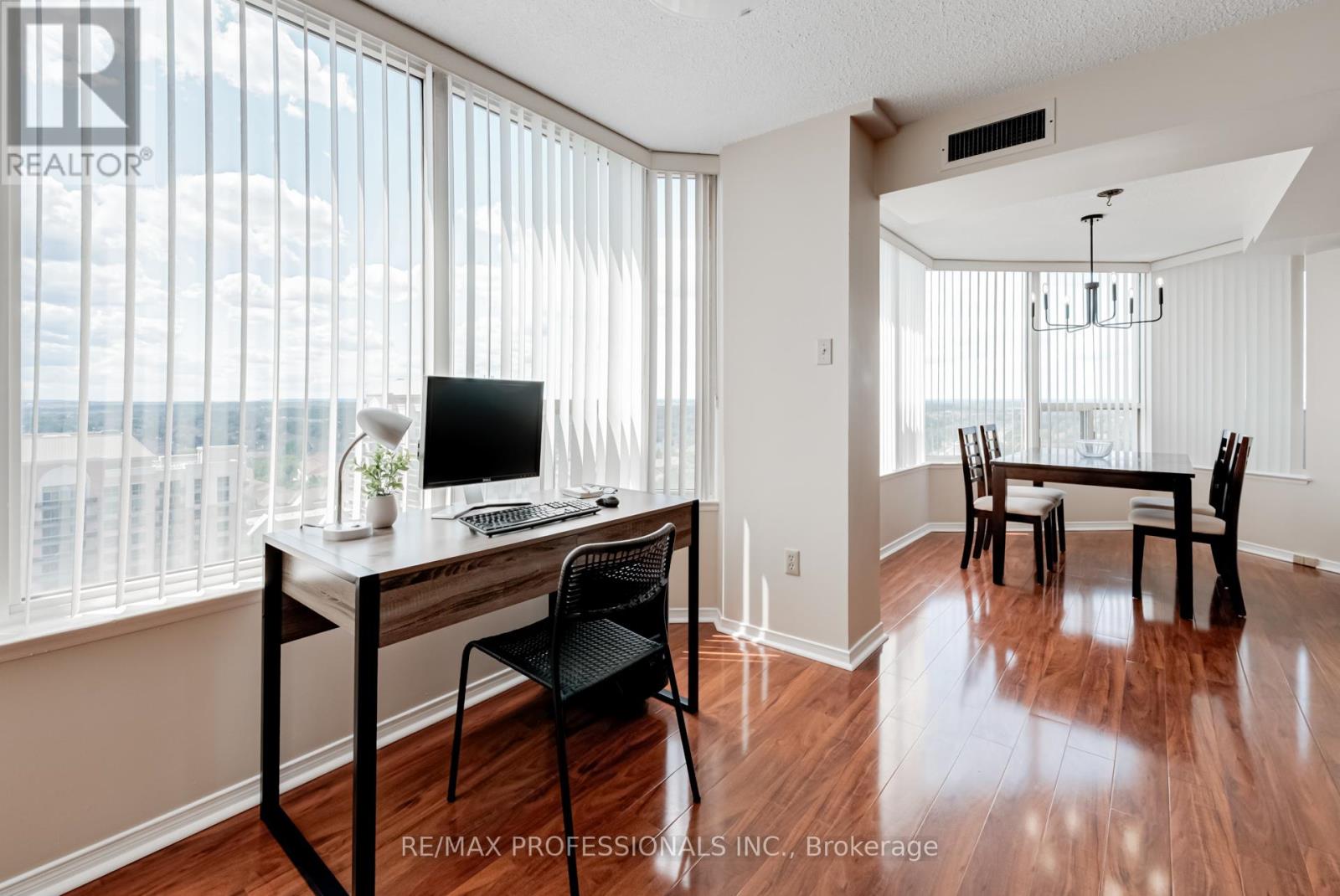 1703 - 700 Constellation Drive, Mississauga, Ontario  L5R 3G8 - Photo 8 - W12486071