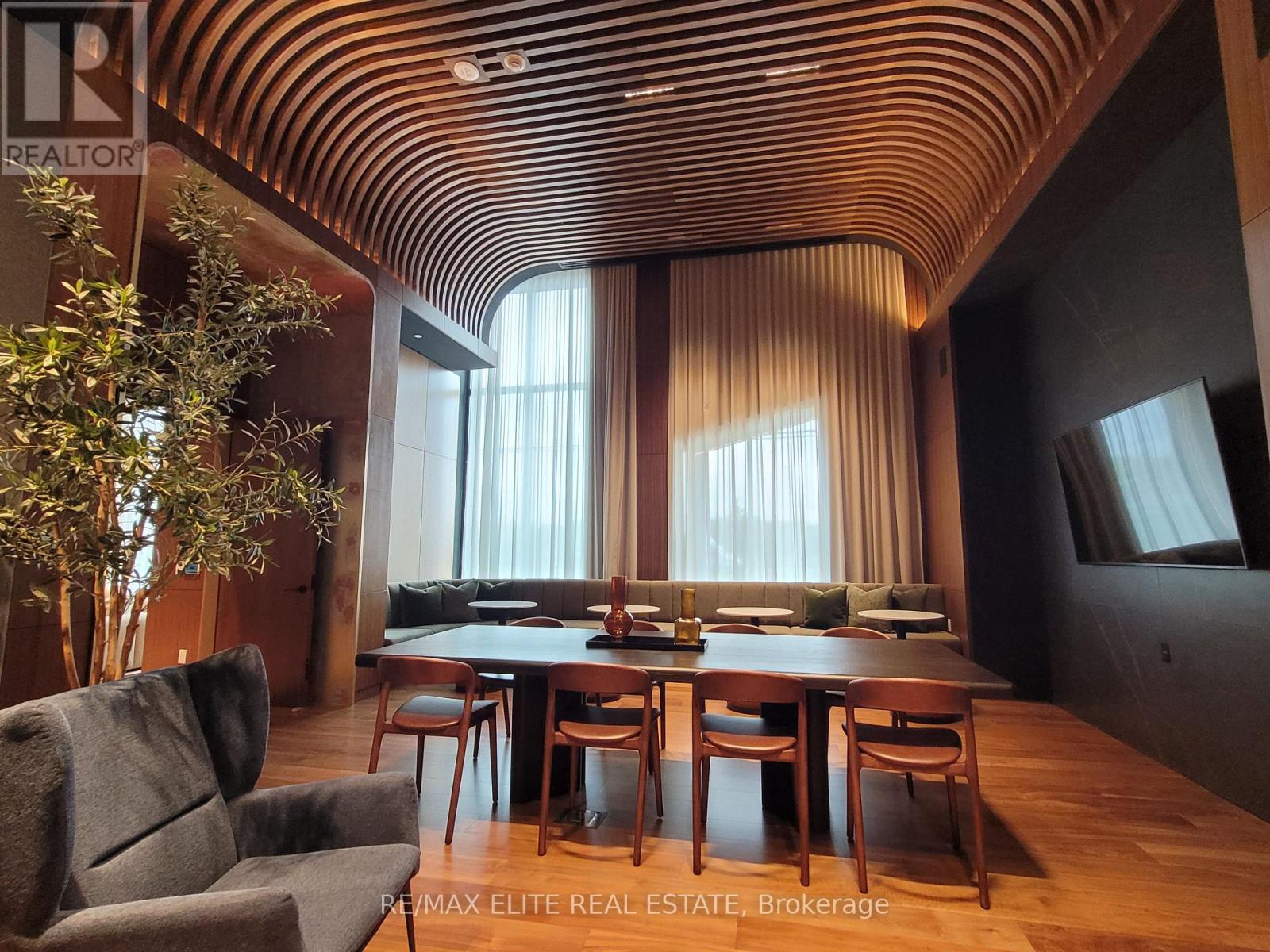 1104 - 3240 William Coltson Avenue, Oakville, Ontario  L6H 8C8 - Photo 17 - W12486072