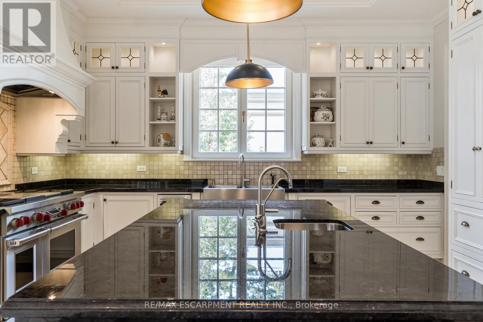 1476 Carmen Drive, Mississauga, Ontario  L5G 3Z1 - Photo 10 - W12486076