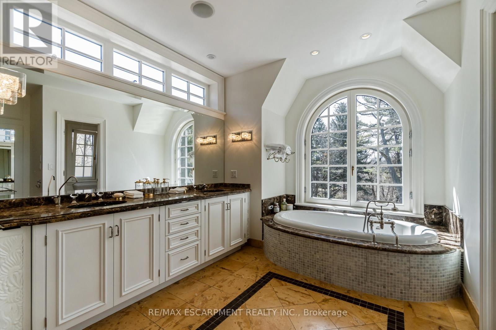 1476 Carmen Drive, Mississauga, Ontario  L5G 3Z1 - Photo 29 - W12486076