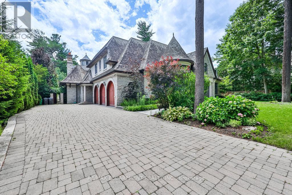 1476 Carmen Drive, Mississauga, Ontario  L5G 3Z1 - Photo 3 - W12486076