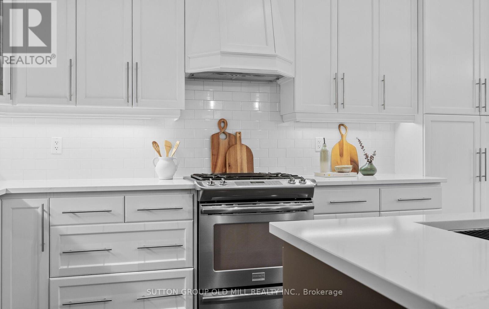 3304 Stalybridge Drive, Oakville, Ontario  L6M 0K8 - Photo 14 - W12486087