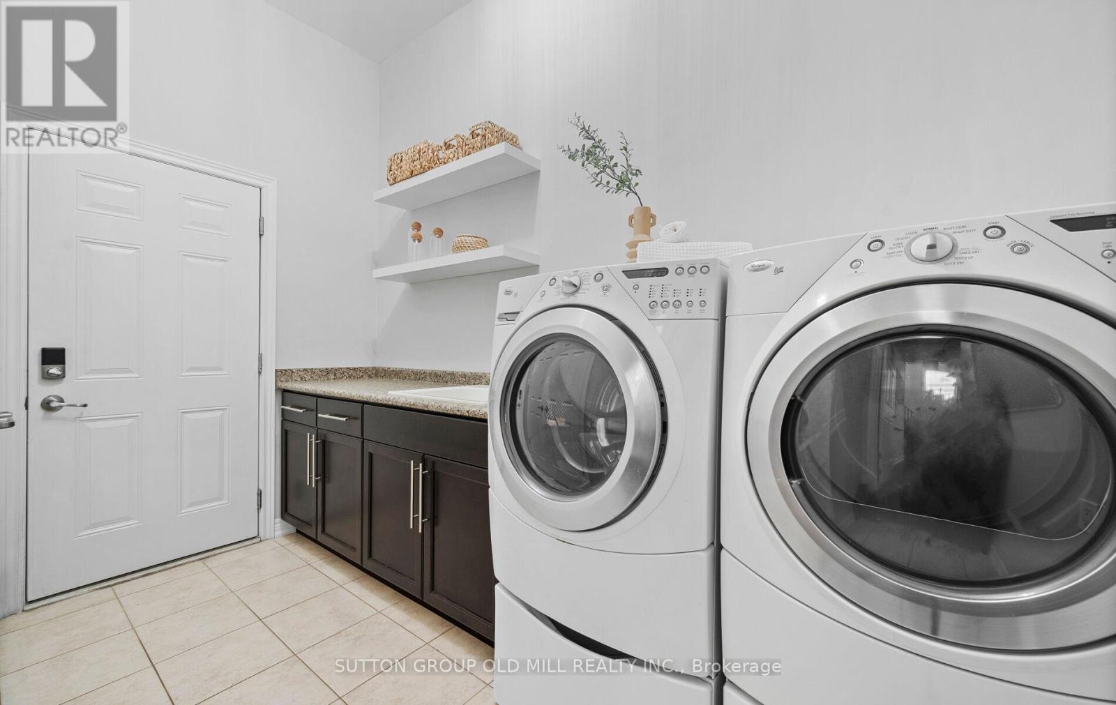 3304 Stalybridge Drive, Oakville, Ontario  L6M 0K8 - Photo 17 - W12486087