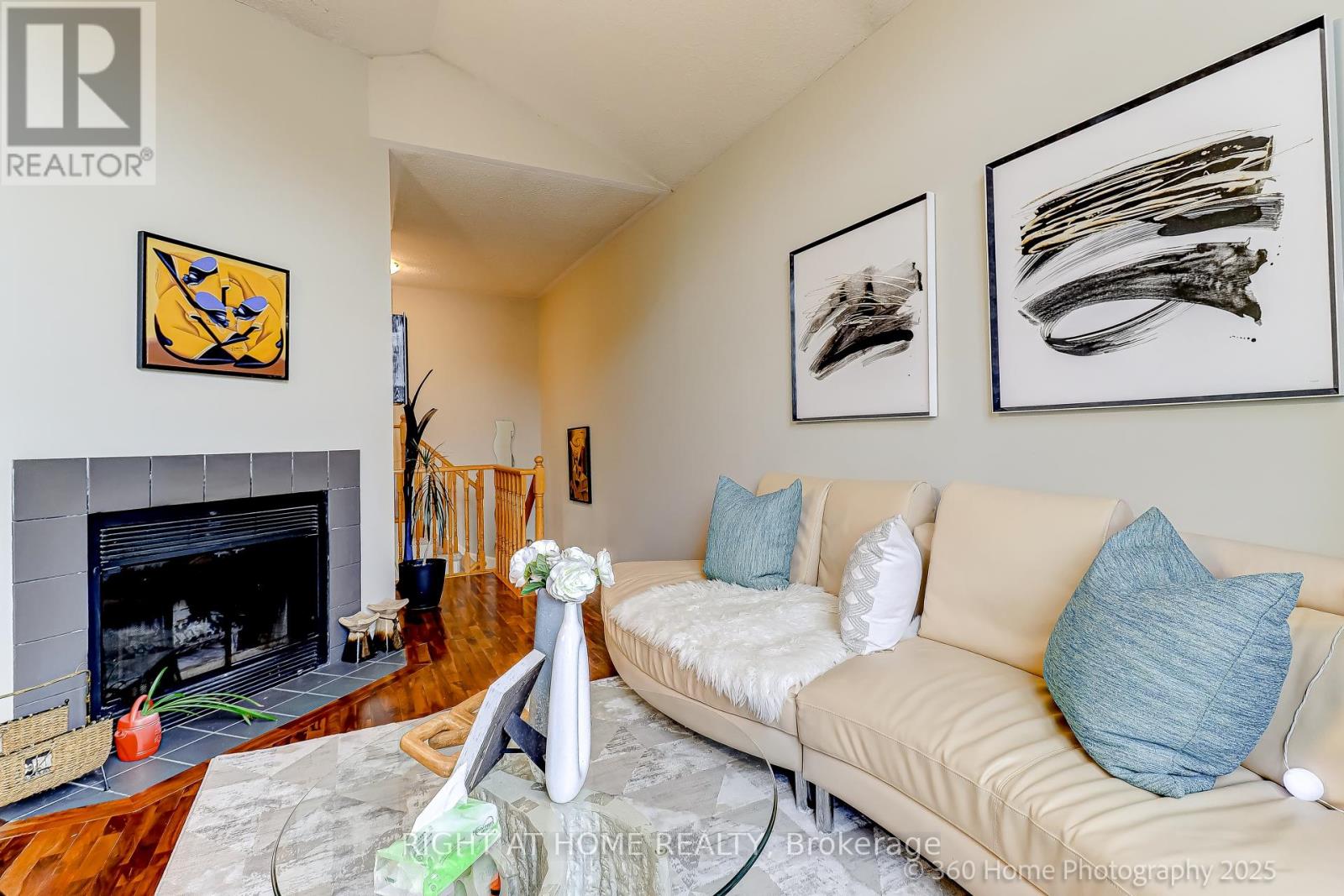 32 Heathcliffe Square, Brampton, Ontario  L6S 5P7 - Photo 12 - W12486090