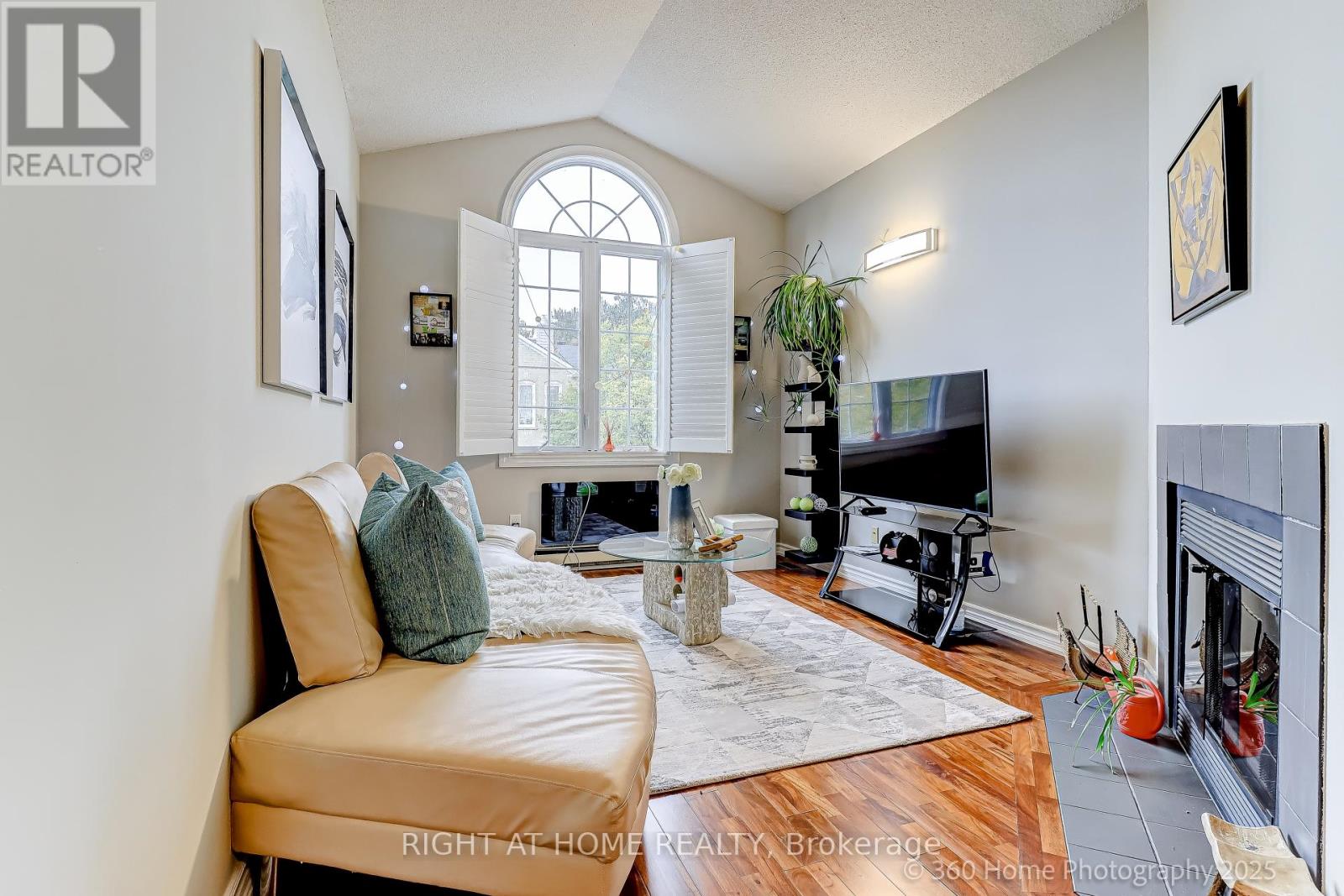 32 Heathcliffe Square, Brampton, Ontario  L6S 5P7 - Photo 13 - W12486090