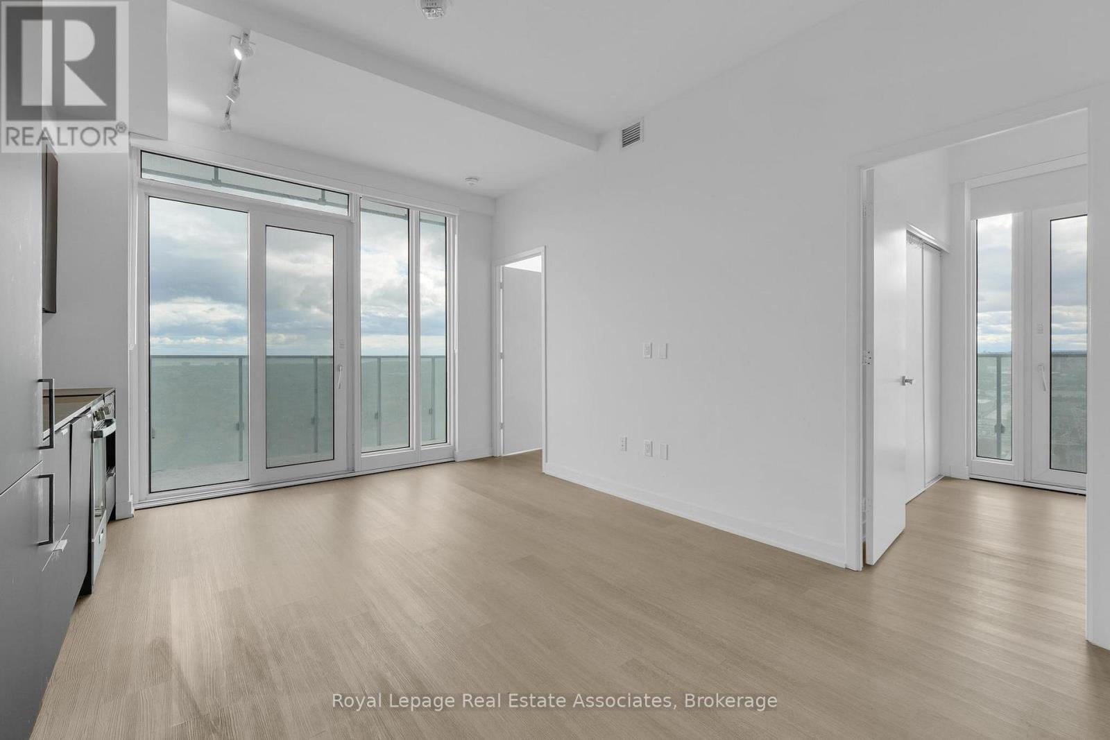 1909 - 3883 Quartz Road, Mississauga, Ontario  L5B 0M4 - Photo 4 - W12486108