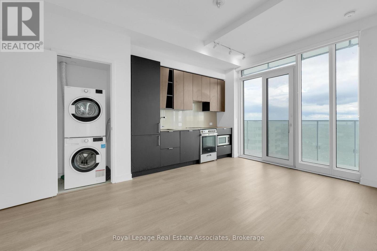 1909 - 3883 Quartz Road, Mississauga, Ontario  L5B 0M4 - Photo 6 - W12486108