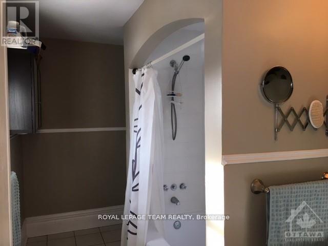 2 - 86 Bayswater Avenue, Ottawa, Ontario  K1Y 2E9 - Photo 3 - X12486178