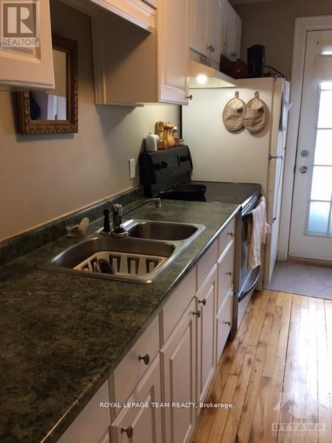 2 - 86 Bayswater Avenue, Ottawa, Ontario  K1Y 2E9 - Photo 8 - X12486178