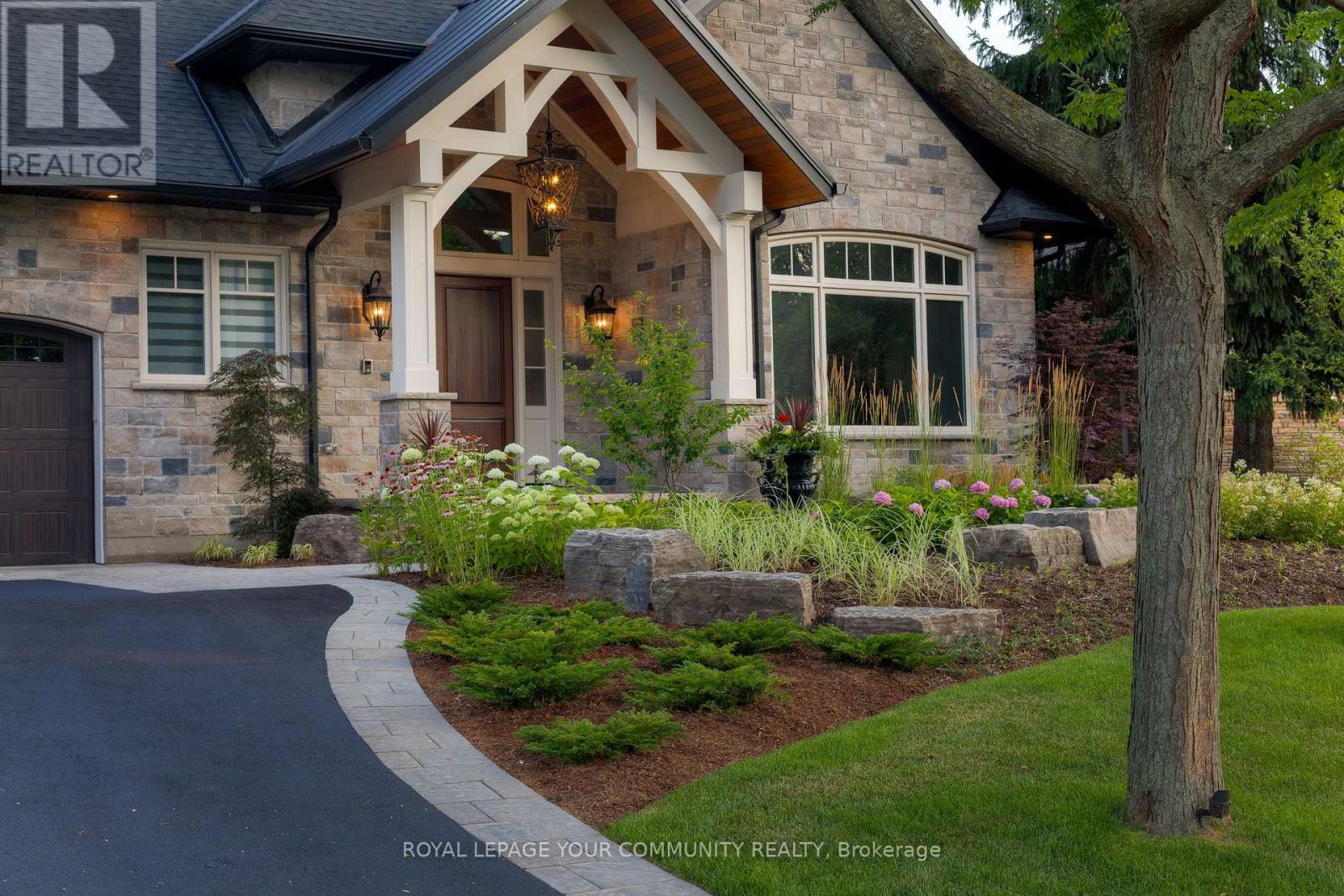 1551 Warland Road, Oakville, Ontario  L6L 1N4 - Photo 2 - W12323502