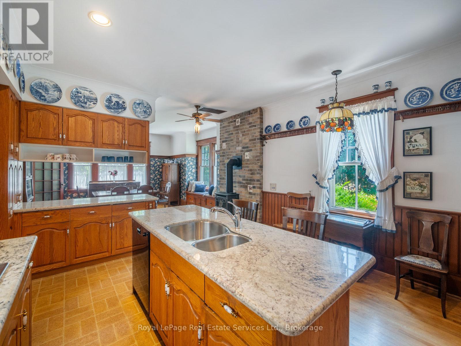 3175 Lakeshore Road W, Oakville, Ontario  L6L 1J7 - Photo 11 - W12486133