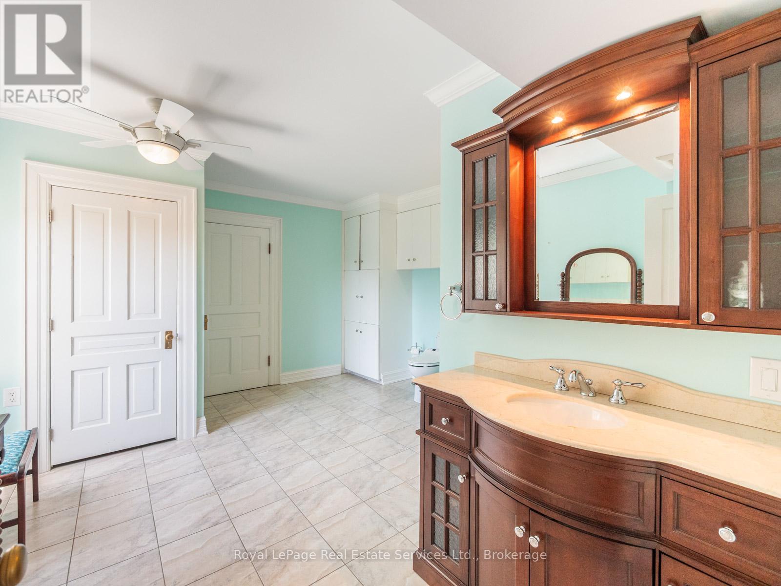 3175 Lakeshore Road W, Oakville, Ontario  L6L 1J7 - Photo 19 - W12486133