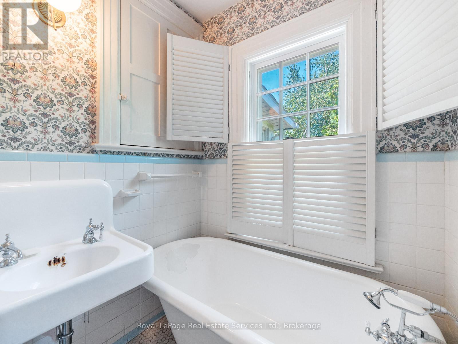 3175 Lakeshore Road W, Oakville, Ontario  L6L 1J7 - Photo 26 - W12486133