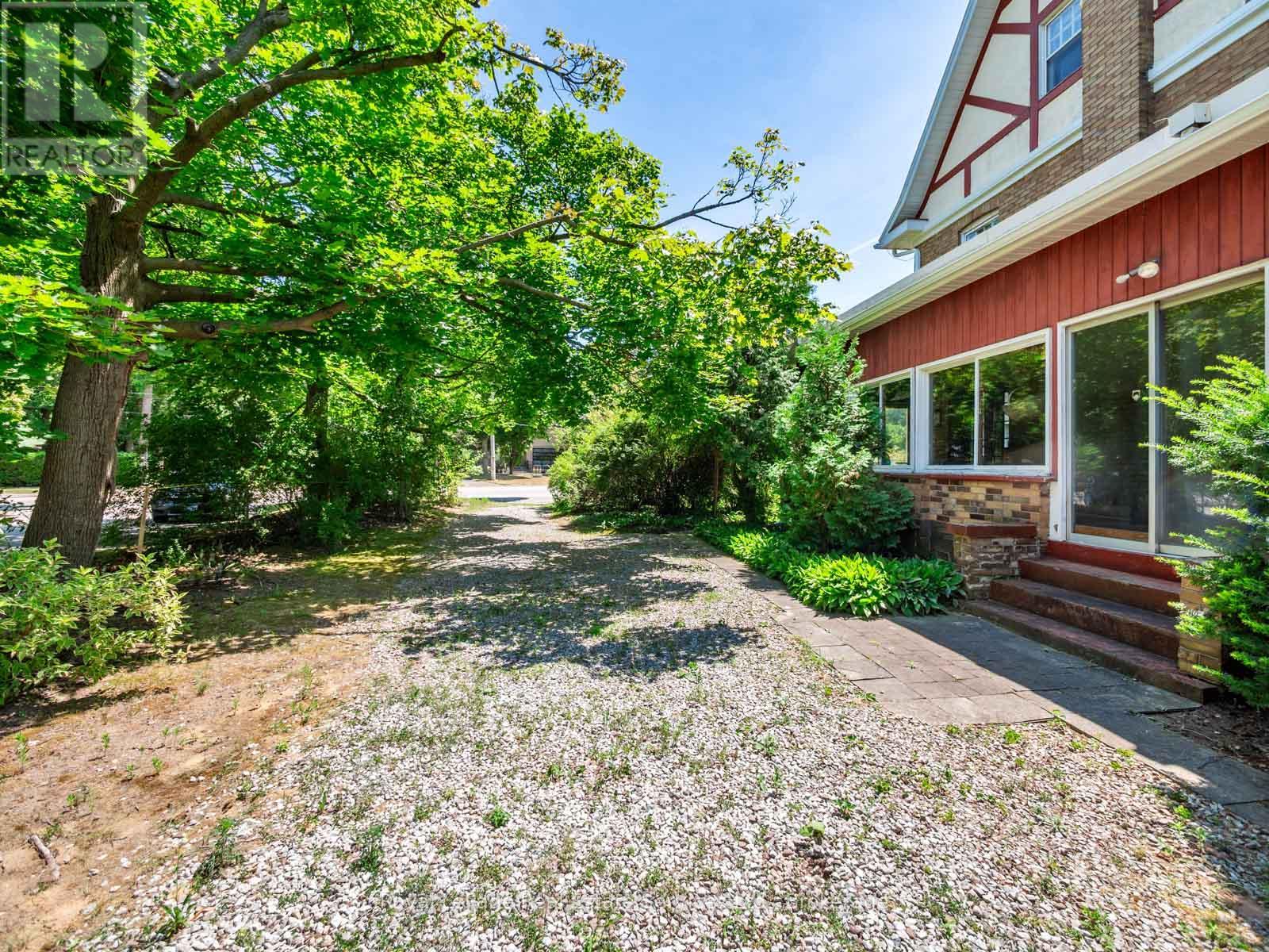 3175 Lakeshore Road W, Oakville, Ontario  L6L 1J7 - Photo 33 - W12486133