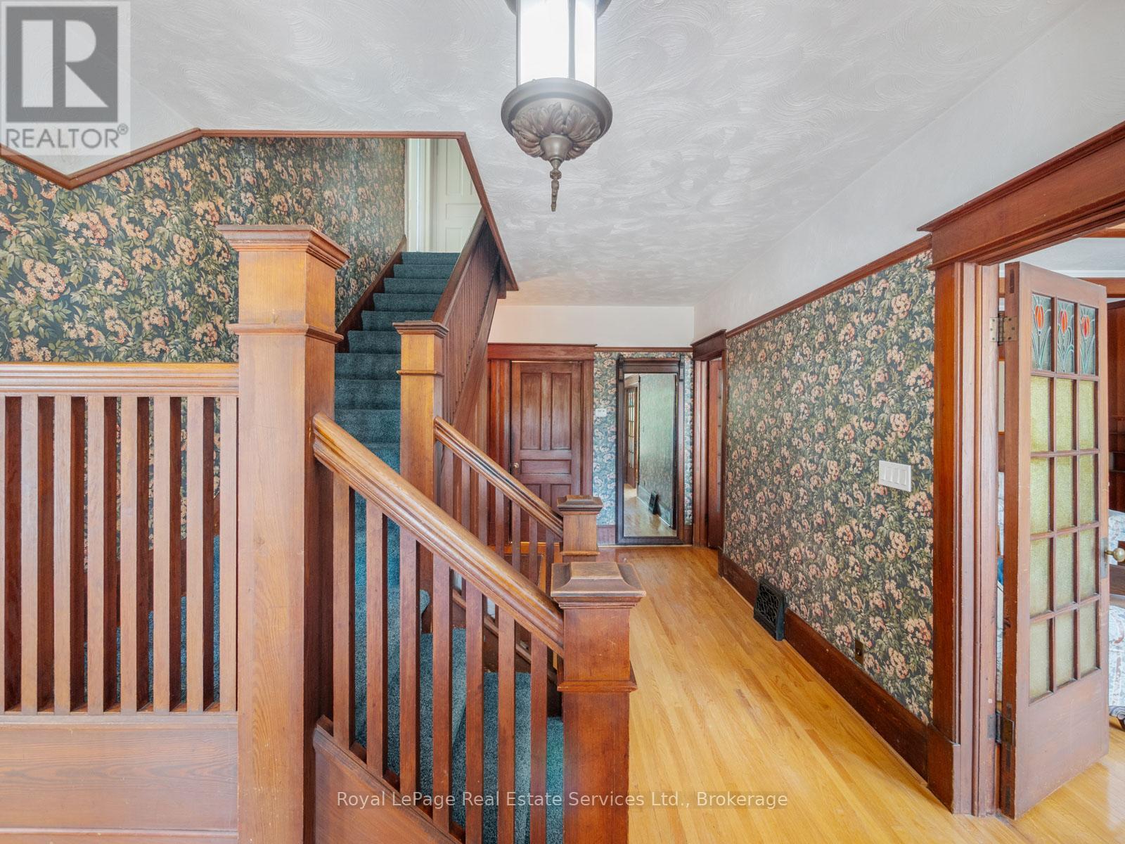 3175 Lakeshore Road W, Oakville, Ontario  L6L 1J7 - Photo 6 - W12486133