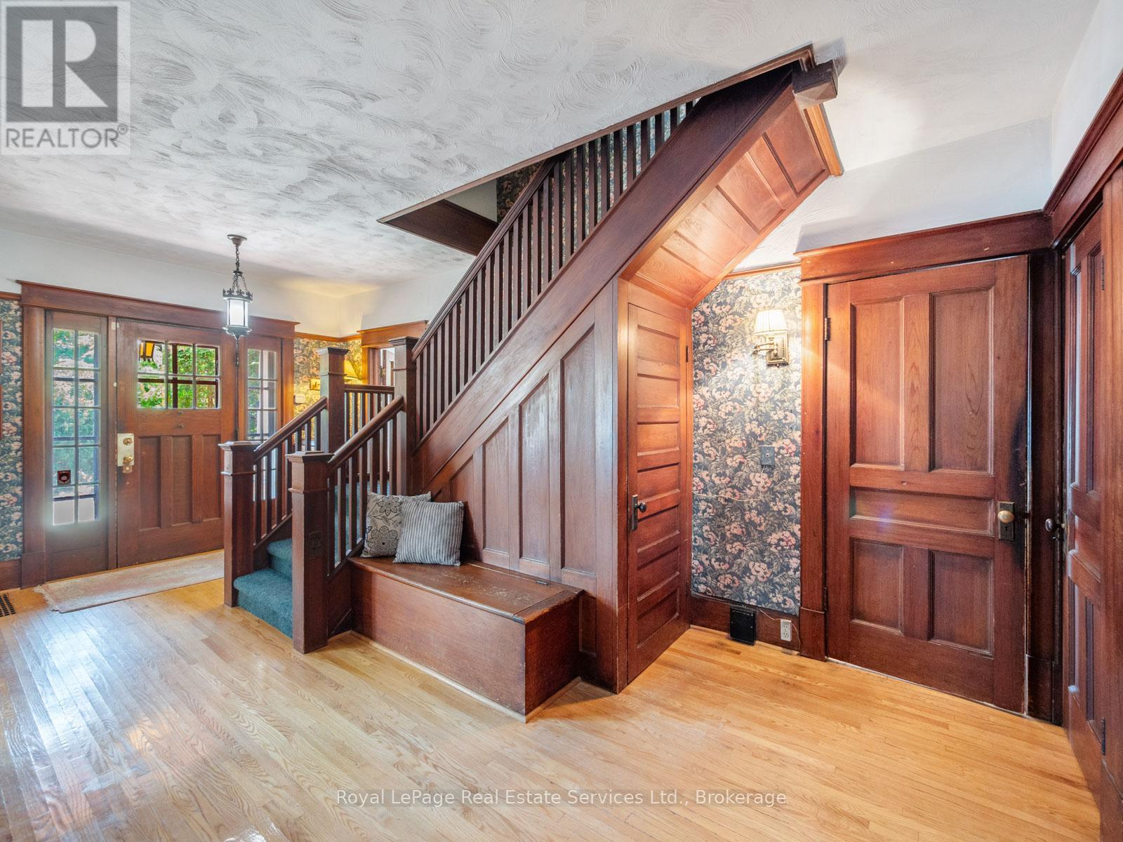 3175 Lakeshore Road W, Oakville, Ontario  L6L 1J7 - Photo 7 - W12486133