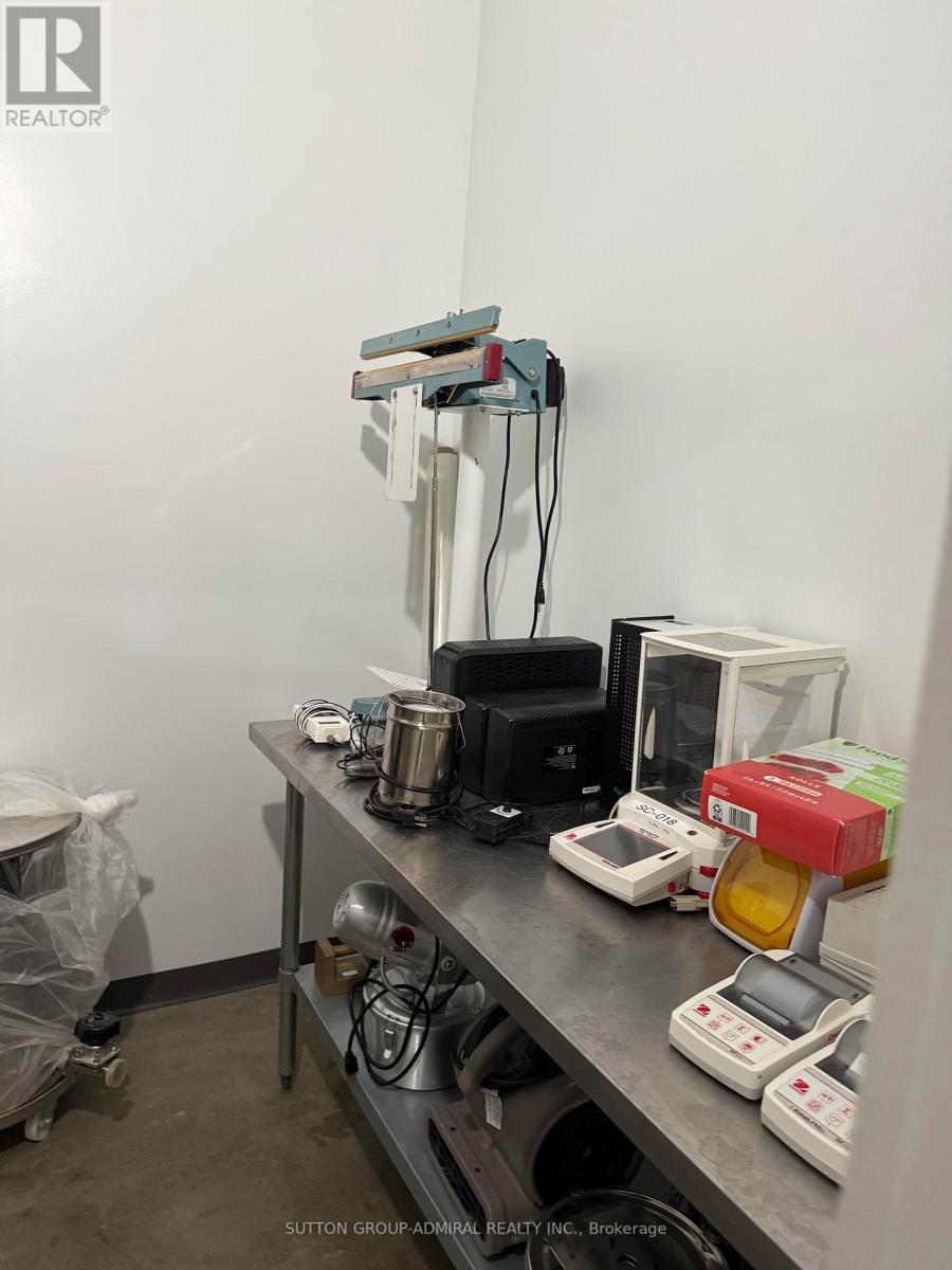 3 - 70 Vanley Crescent, Toronto (York University Heights), Ontario  M3J 2B8 - Photo 31 - W12444296