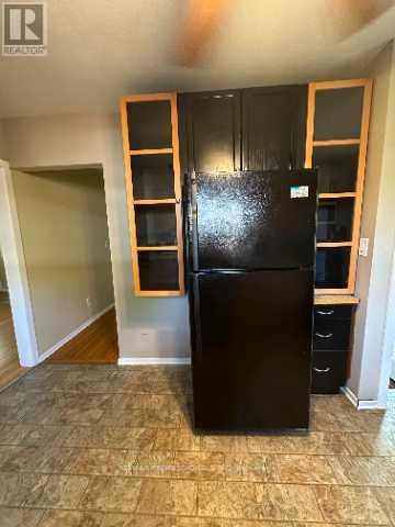 183 Grove Park Drive, Burlington, Ontario  L7T 2H1 - Photo 5 - W12485151