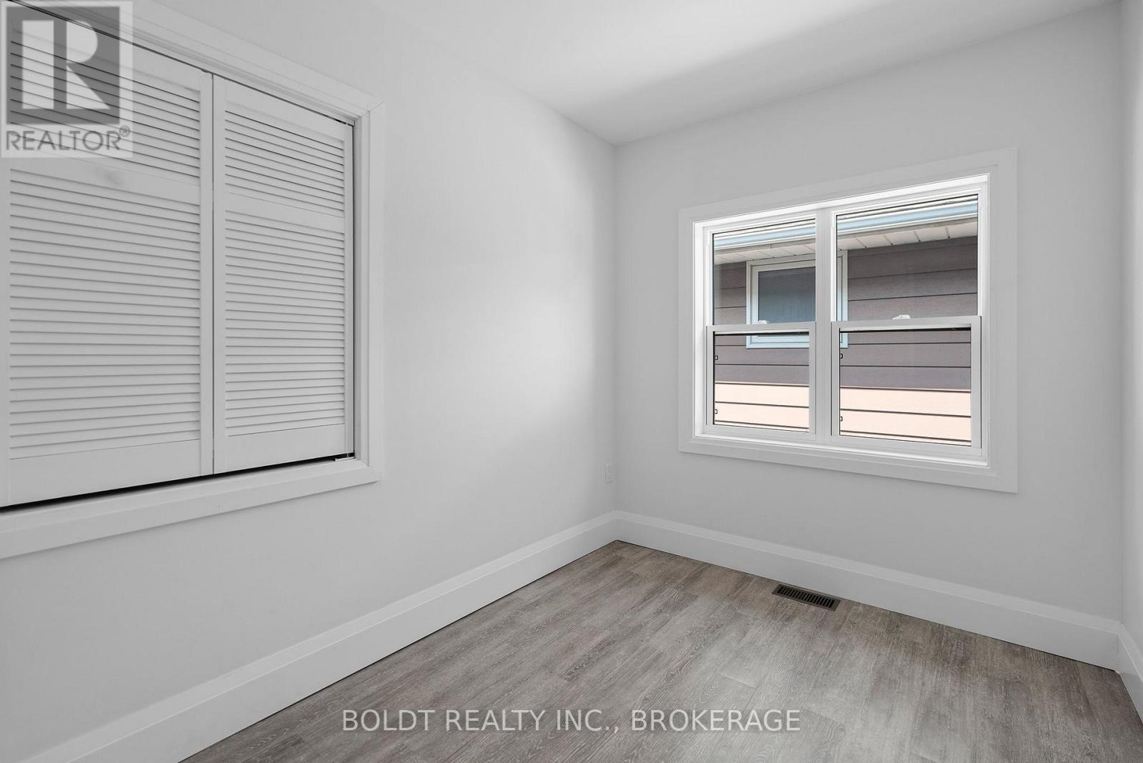 56 Lorne Street, St. Catharines, Ontario  L2P 3C4 - Photo 11 - X12486146