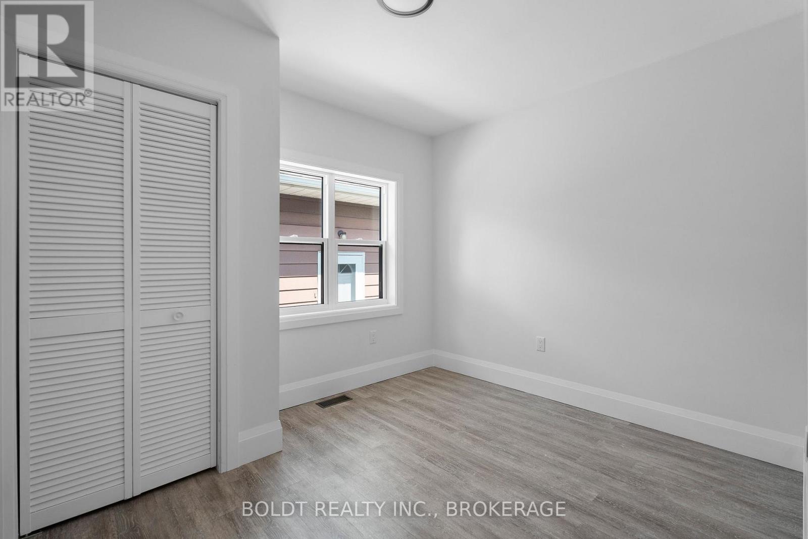 56 Lorne Street, St. Catharines, Ontario  L2P 3C4 - Photo 12 - X12486146