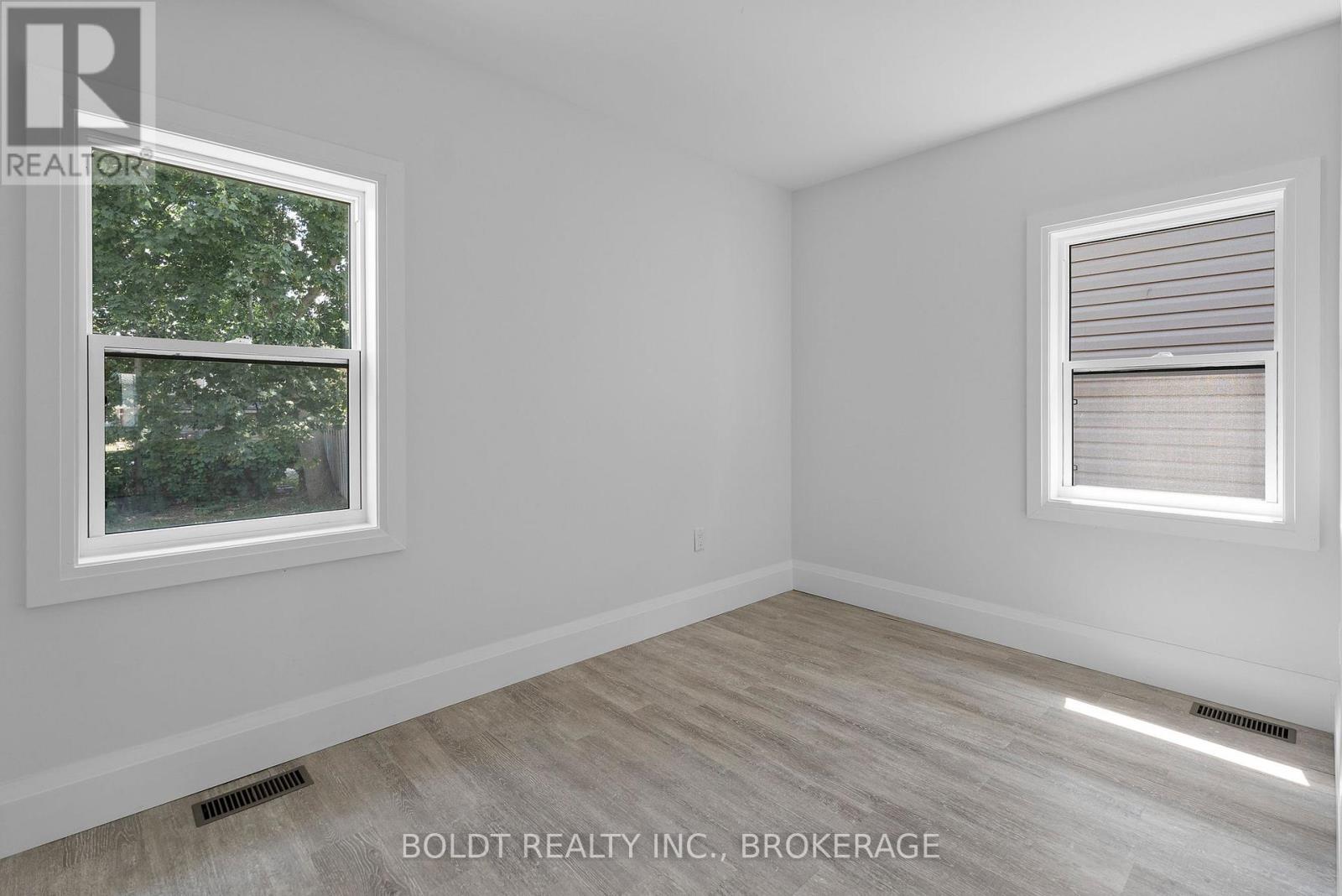 56 Lorne Street, St. Catharines, Ontario  L2P 3C4 - Photo 13 - X12486146