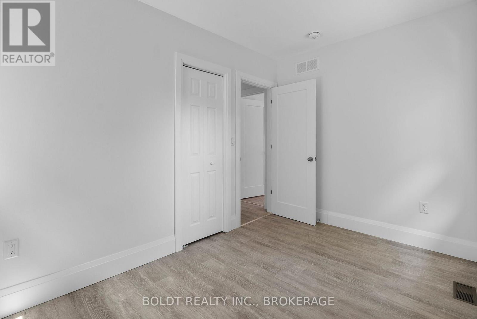 56 Lorne Street, St. Catharines, Ontario  L2P 3C4 - Photo 14 - X12486146