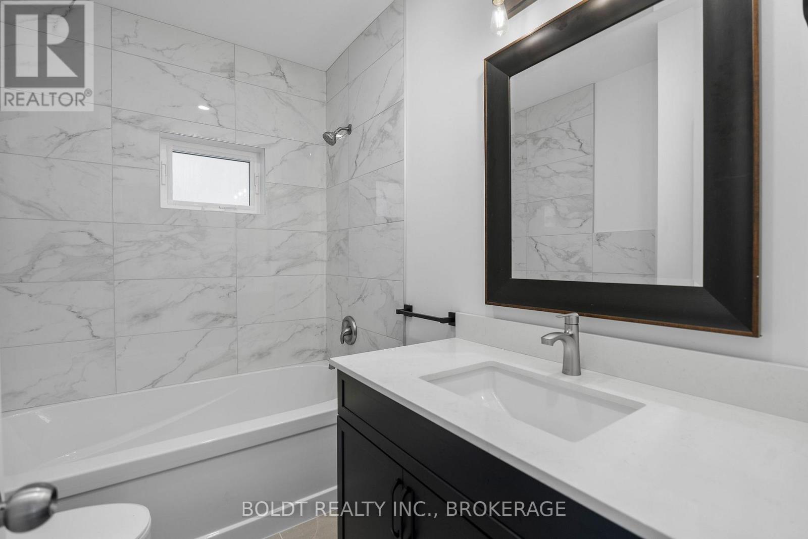 56 Lorne Street, St. Catharines, Ontario  L2P 3C4 - Photo 15 - X12486146