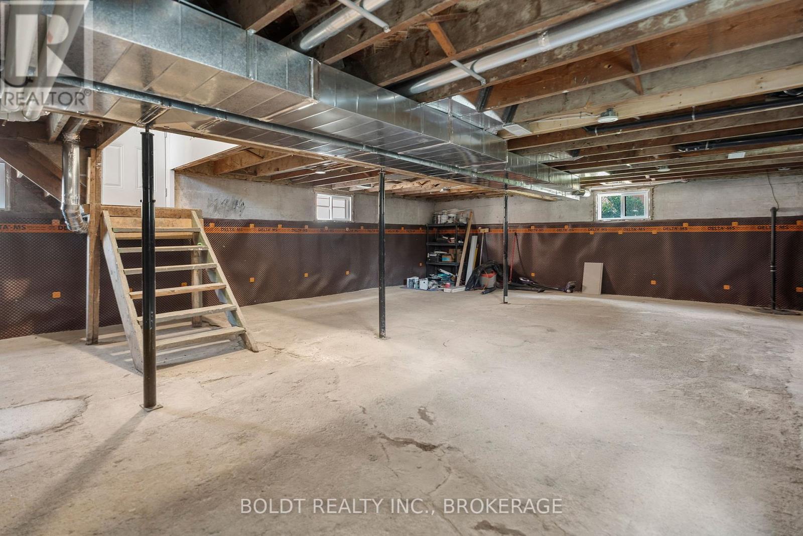 56 Lorne Street, St. Catharines, Ontario  L2P 3C4 - Photo 16 - X12486146