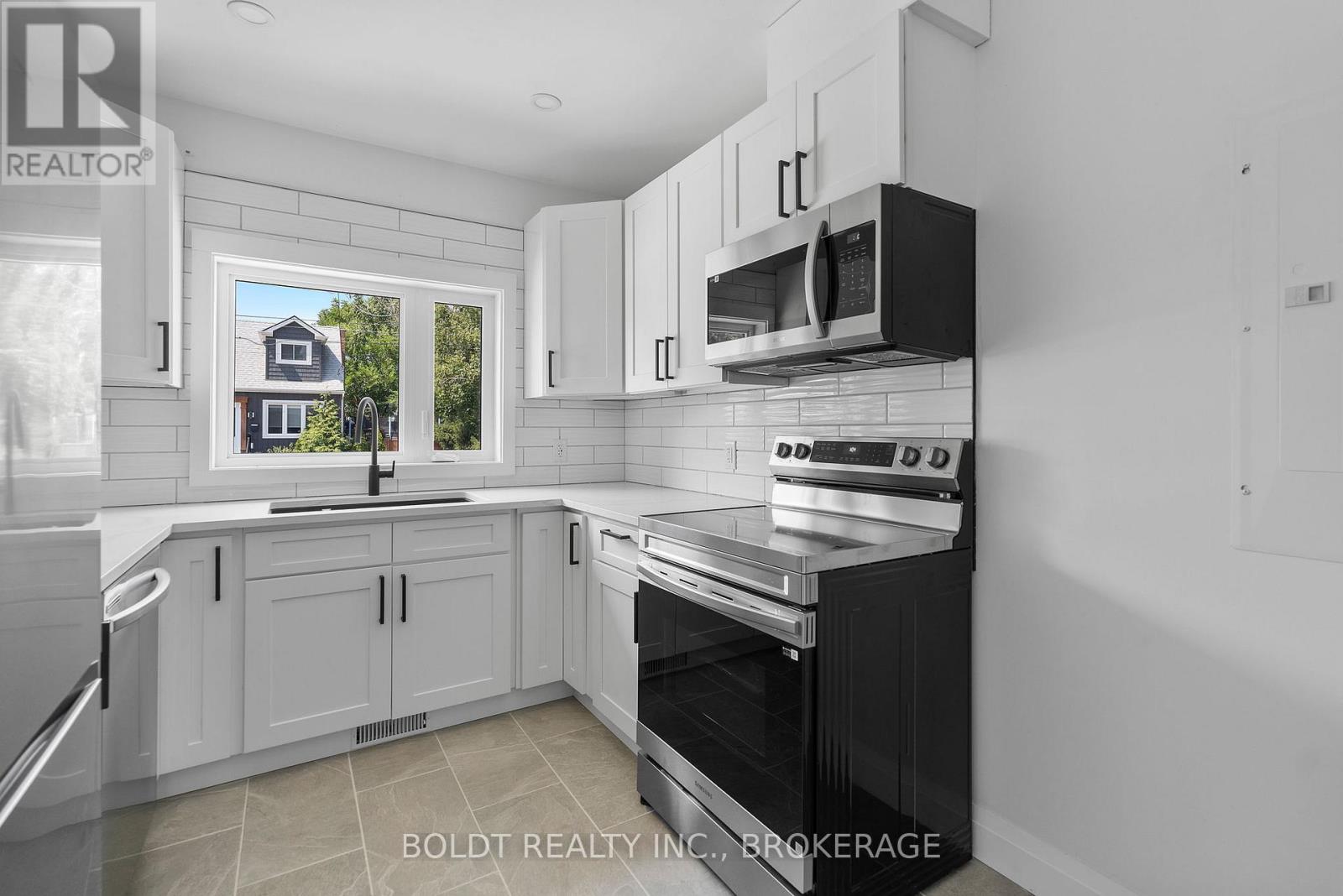 56 Lorne Street, St. Catharines, Ontario  L2P 3C4 - Photo 8 - X12486146