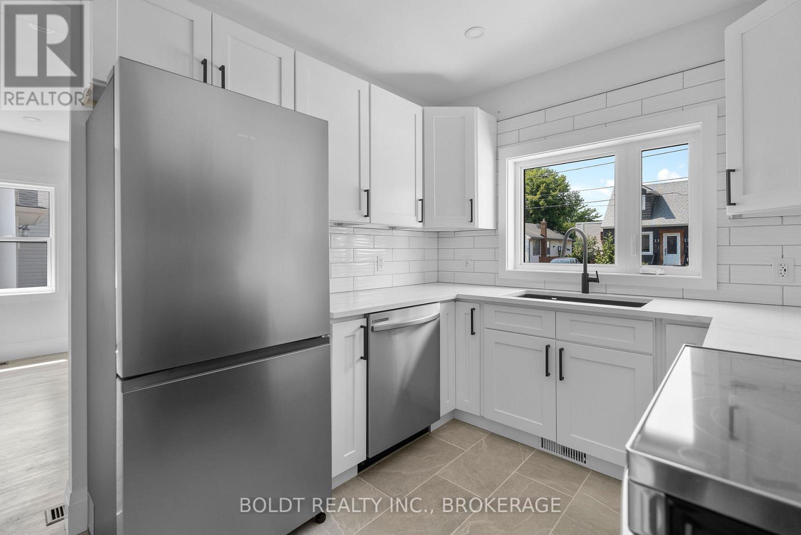 56 Lorne Street, St. Catharines, Ontario  L2P 3C4 - Photo 9 - X12486146