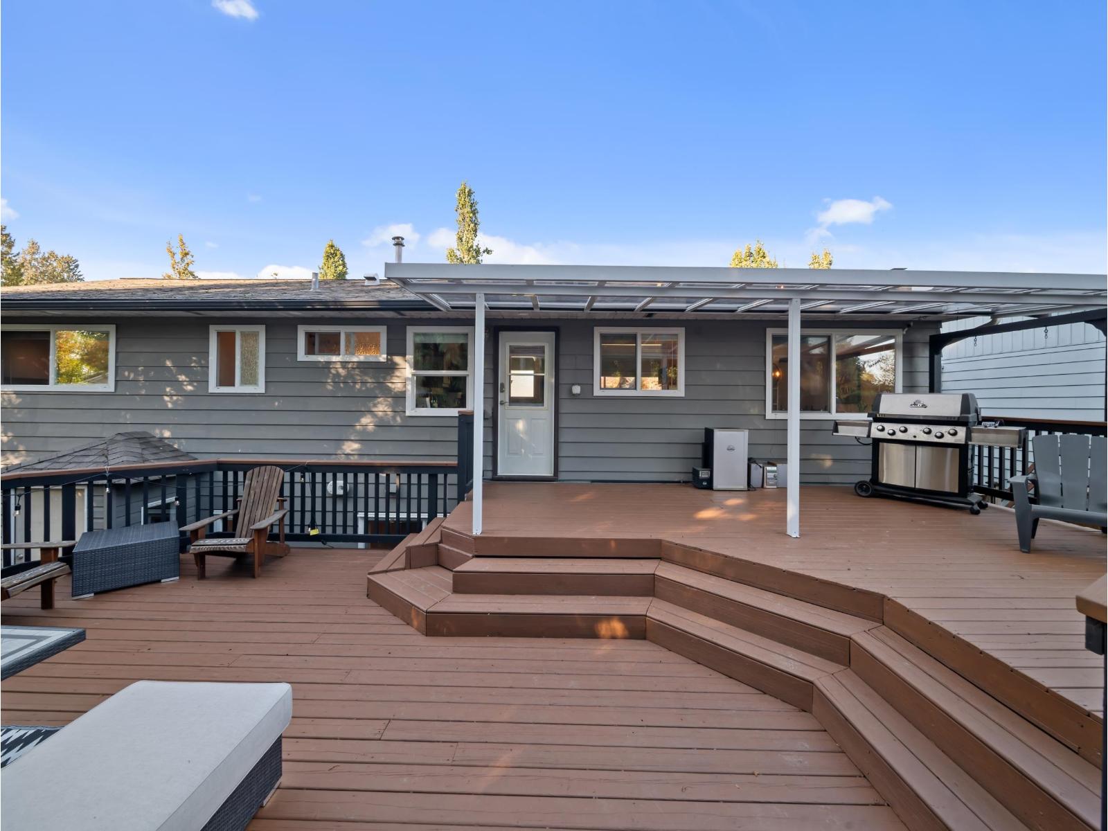 17022 Hereford Place, Surrey, British Columbia  V3S 4X1 - Photo 2 - R3062539