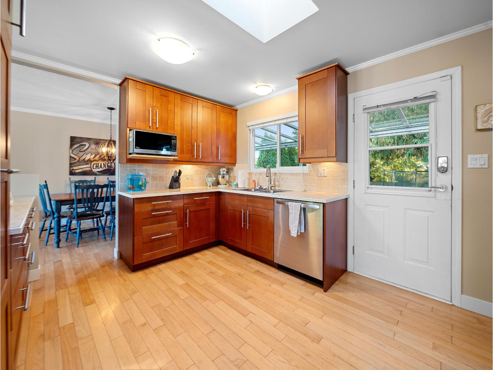 17022 Hereford Place, Surrey, British Columbia  V3S 4X1 - Photo 3 - R3062539