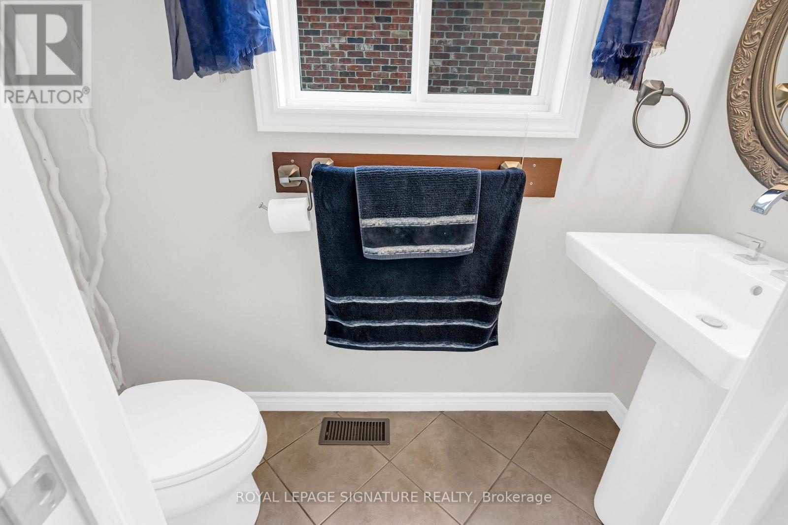 26 Frasson Drive, Guelph, Ontario  N1E 7J9 - Photo 24 - X12435774