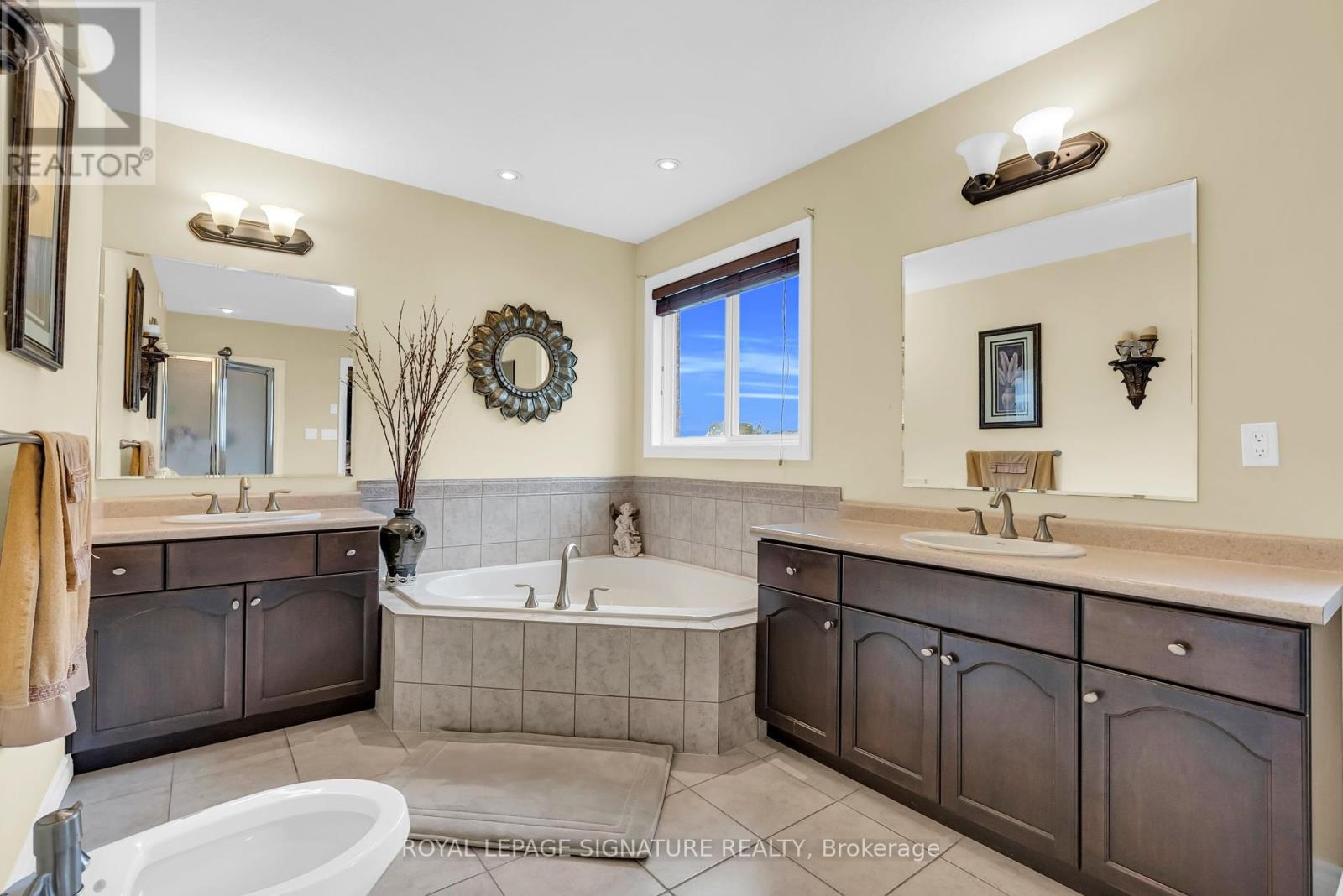 26 Frasson Drive, Guelph, Ontario  N1E 7J9 - Photo 35 - X12435774